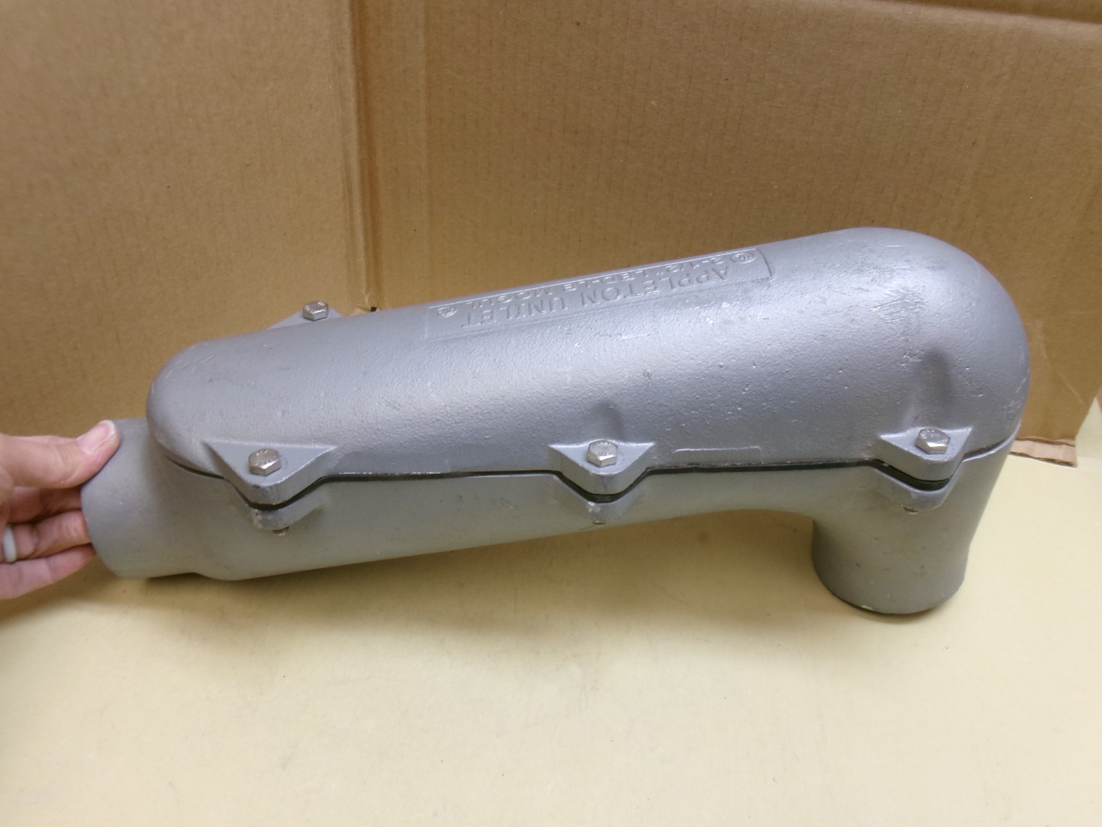 Appleton Unilet 2-1/2″ LBD-LB Mogul Conduit Body with Cover