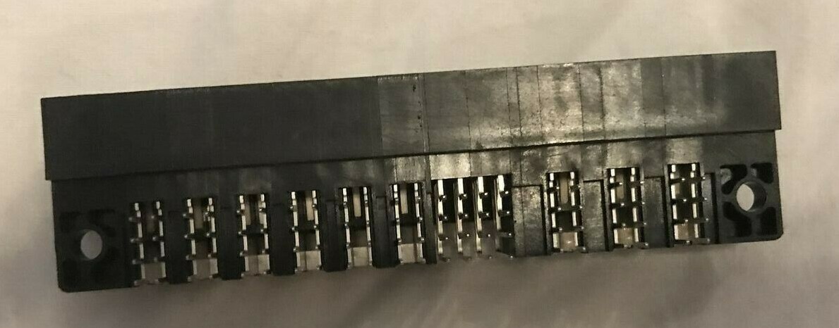 (1) FCI 51939-199LF CONN HDR BLADE PWR 25POS EDGE MT PWRBLADE R/A LF HDR