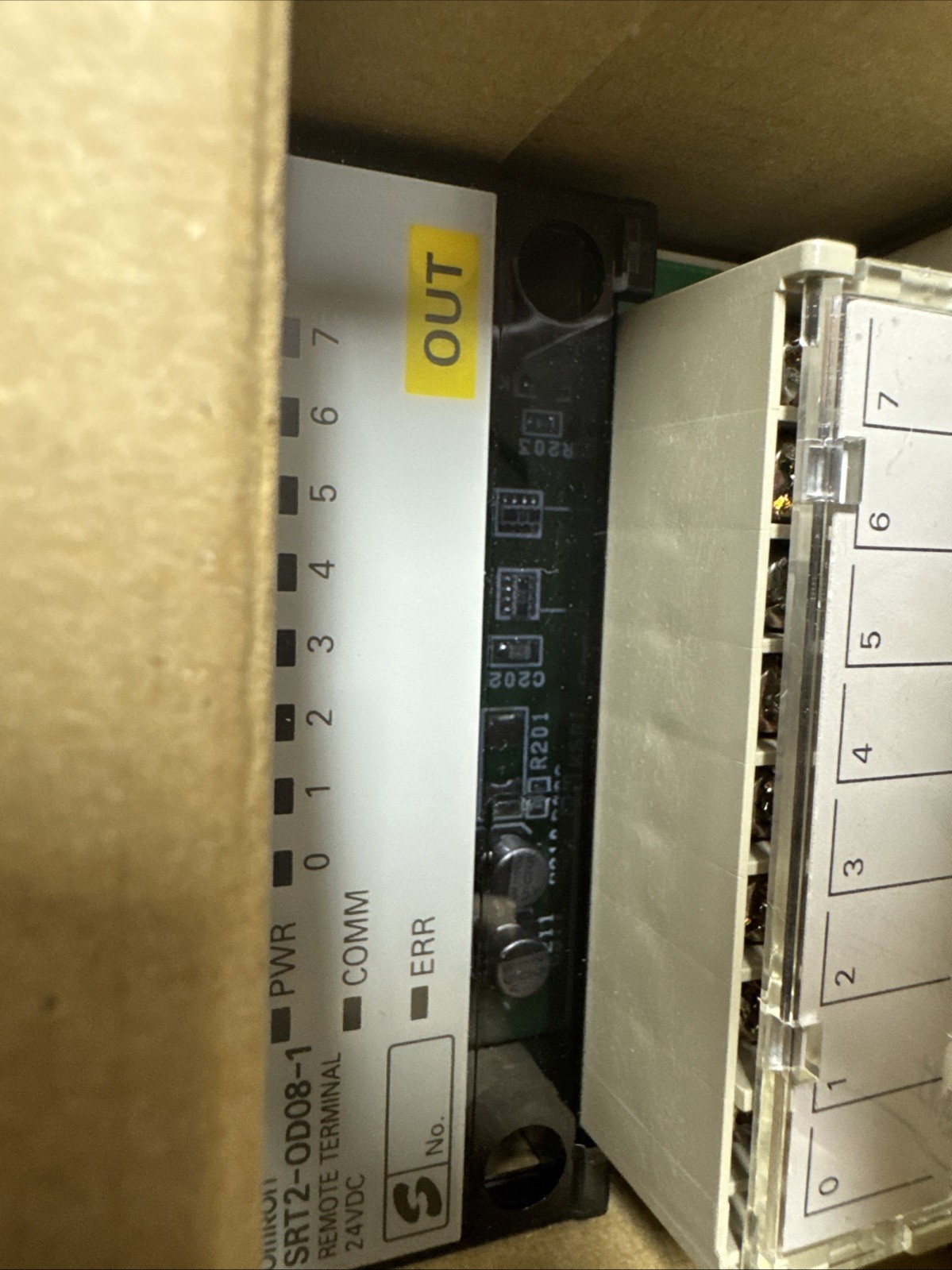 New Original Sealed Package OMRON SRT2-0D08-1 DC24V 1872E Remote Terminal