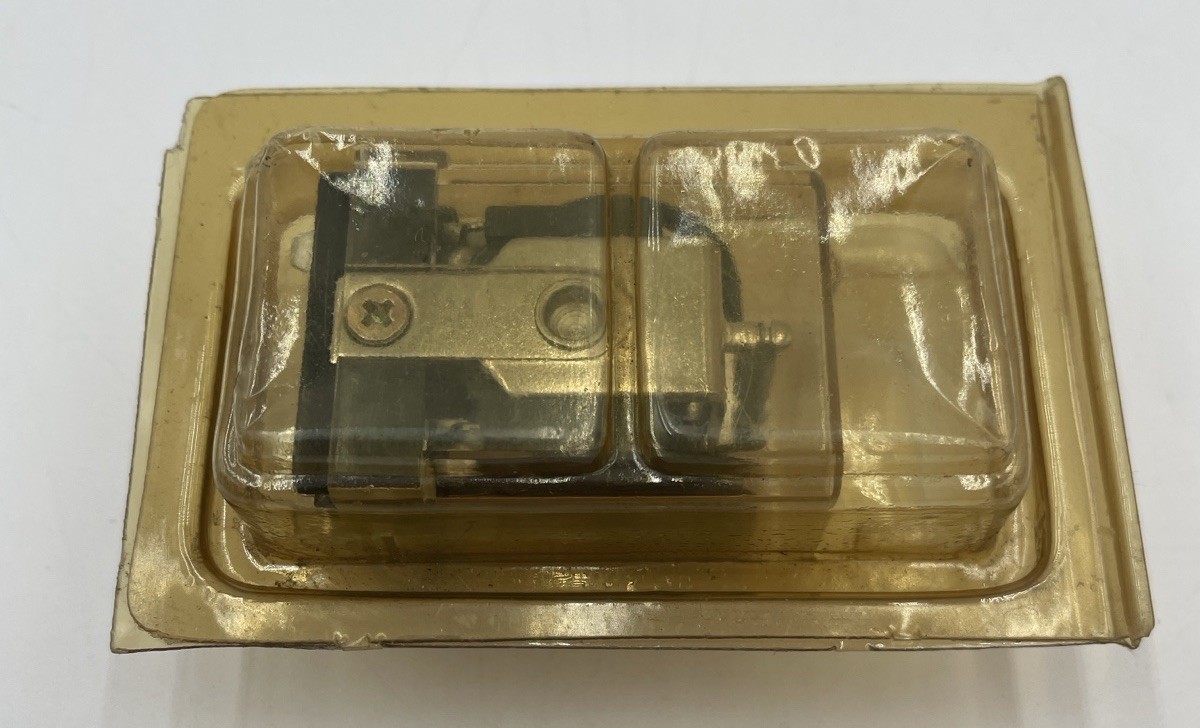 NEW DAYTON 1A488M RELAY 24VDC 15A