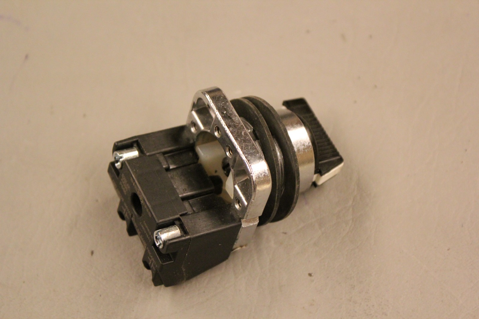 SIEMENS SELECTOR SWITCH OPERATOR 528A2CAB