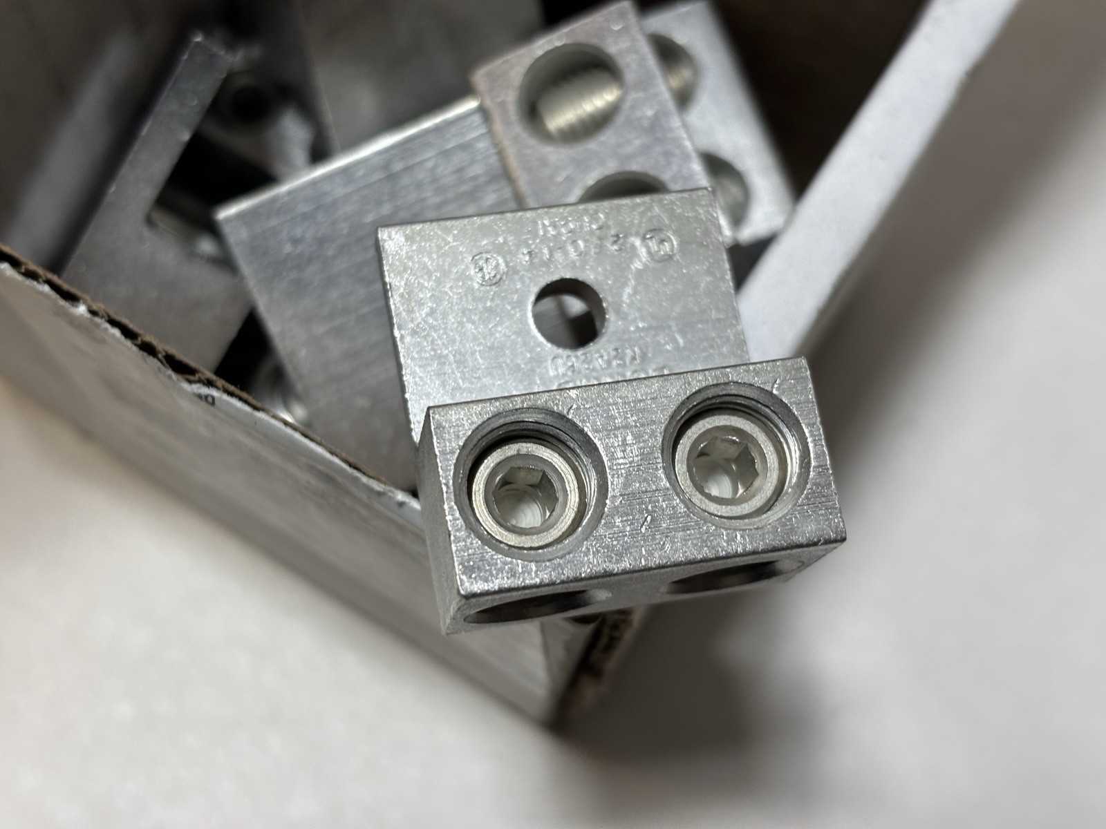 BURNDY Aluminum Mechanical Lug K2A26U / 391005 (Box of 10)