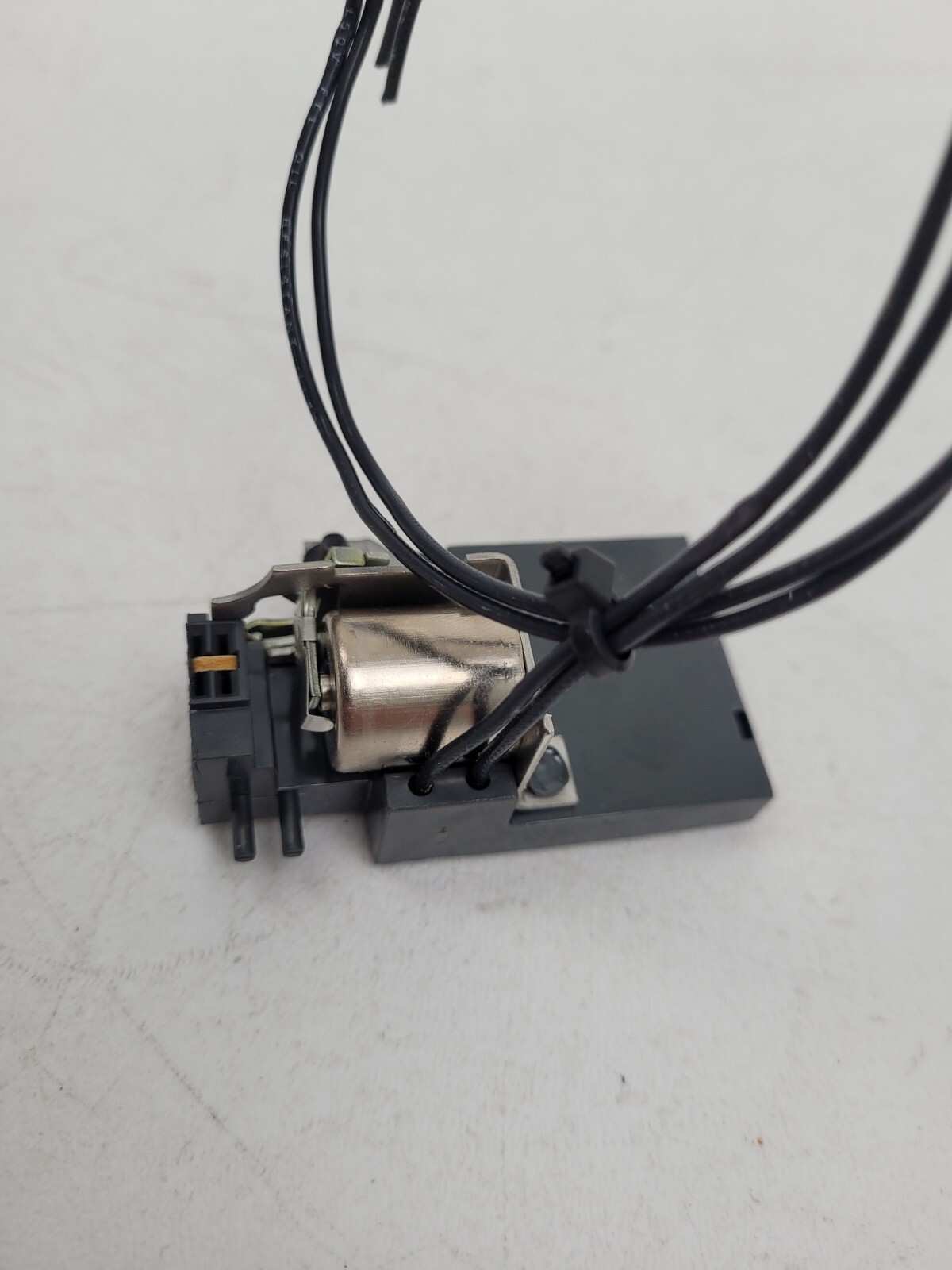 SAST1 GE 120VAC 125 VDC Shunt Trip – Next Day Option