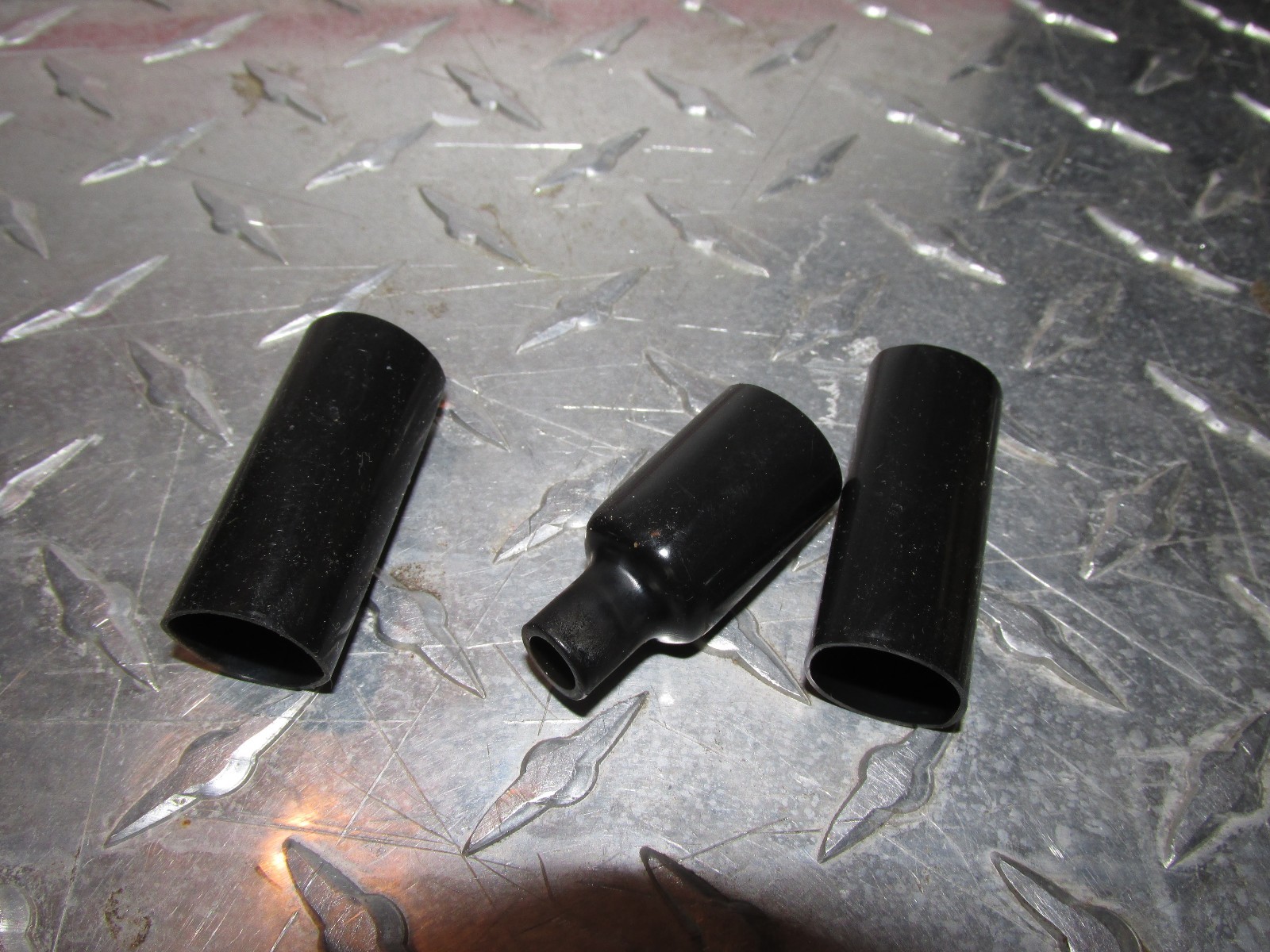 BOX of 5/8″ Black Heat Shrink Tubing 210 pc 41mm overstock SURPLUS LOT 210 PCS