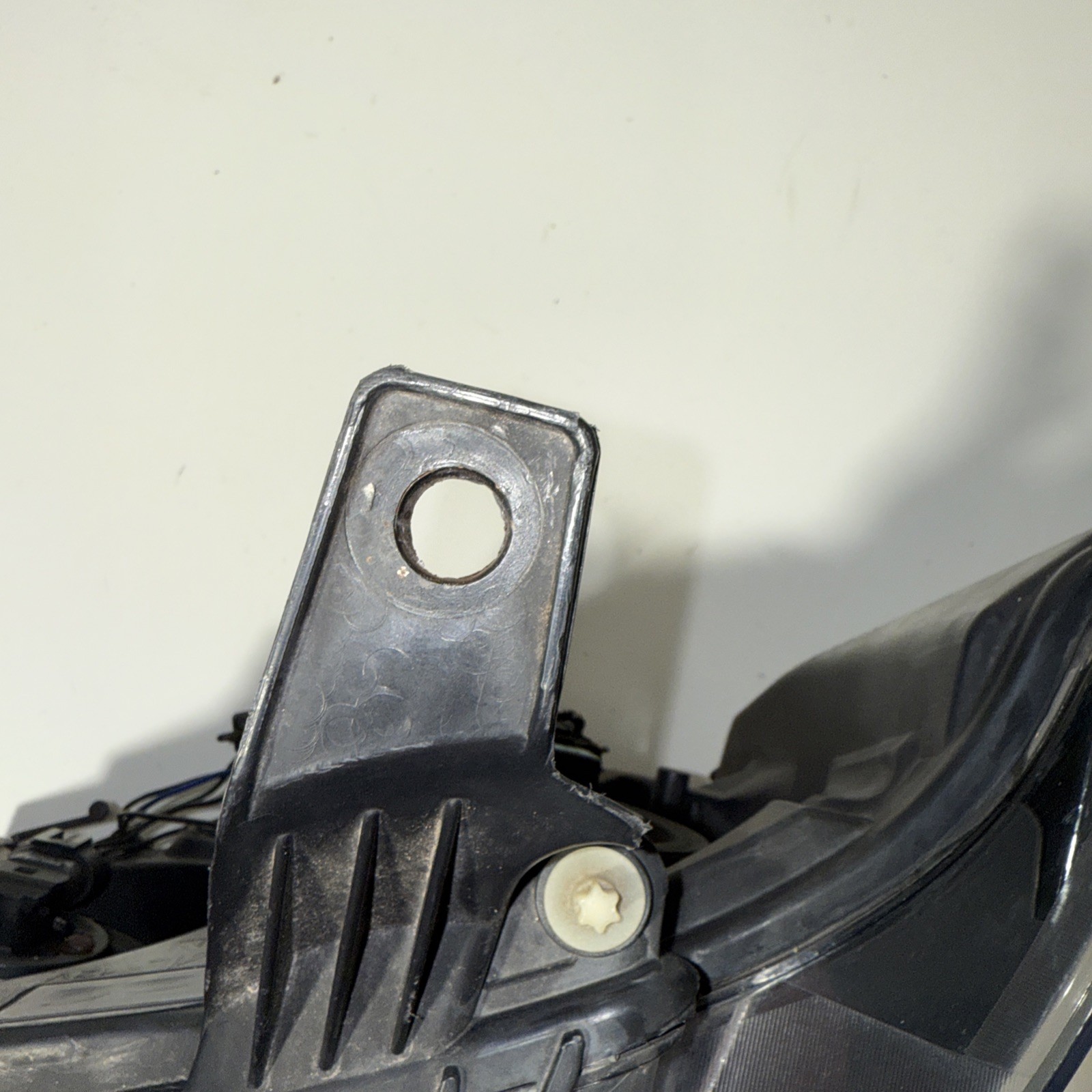 Genuine GM 22853025 Headlight Assy New 30Days Warranty Expedited Shipping