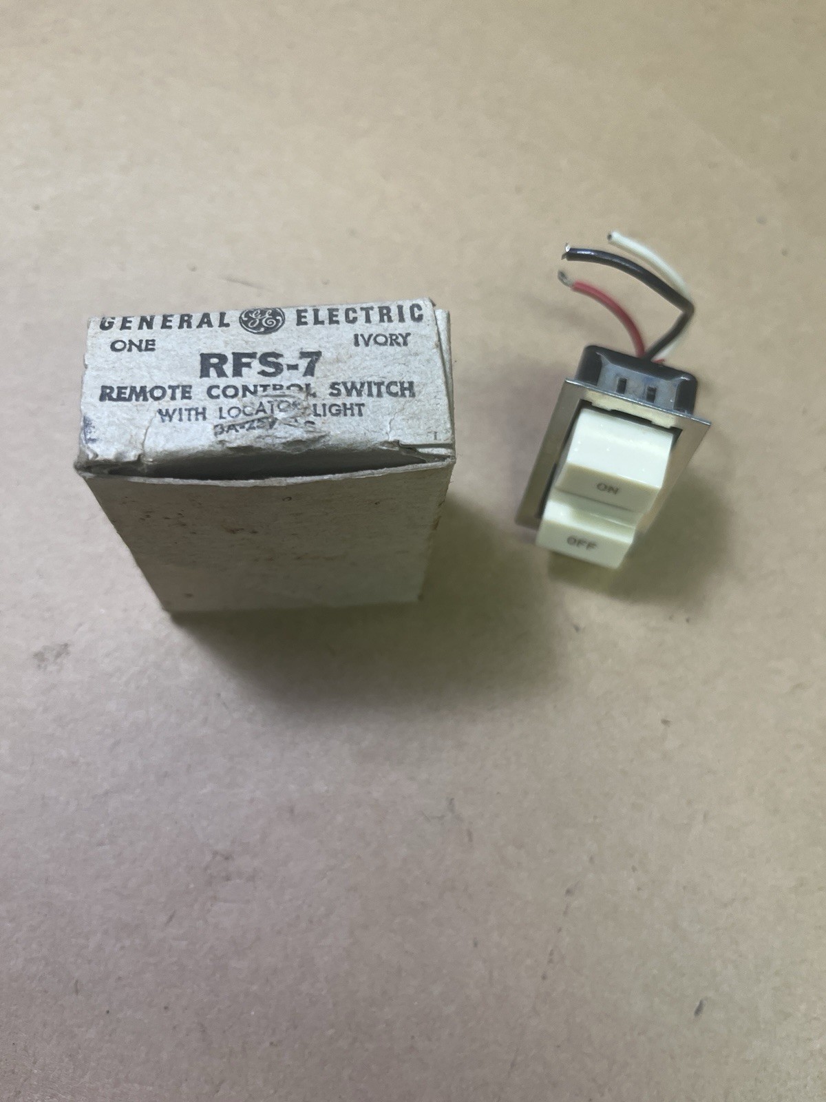 NOS GE General Electric RFS-7 Remote Control Switch w/ Locator Light