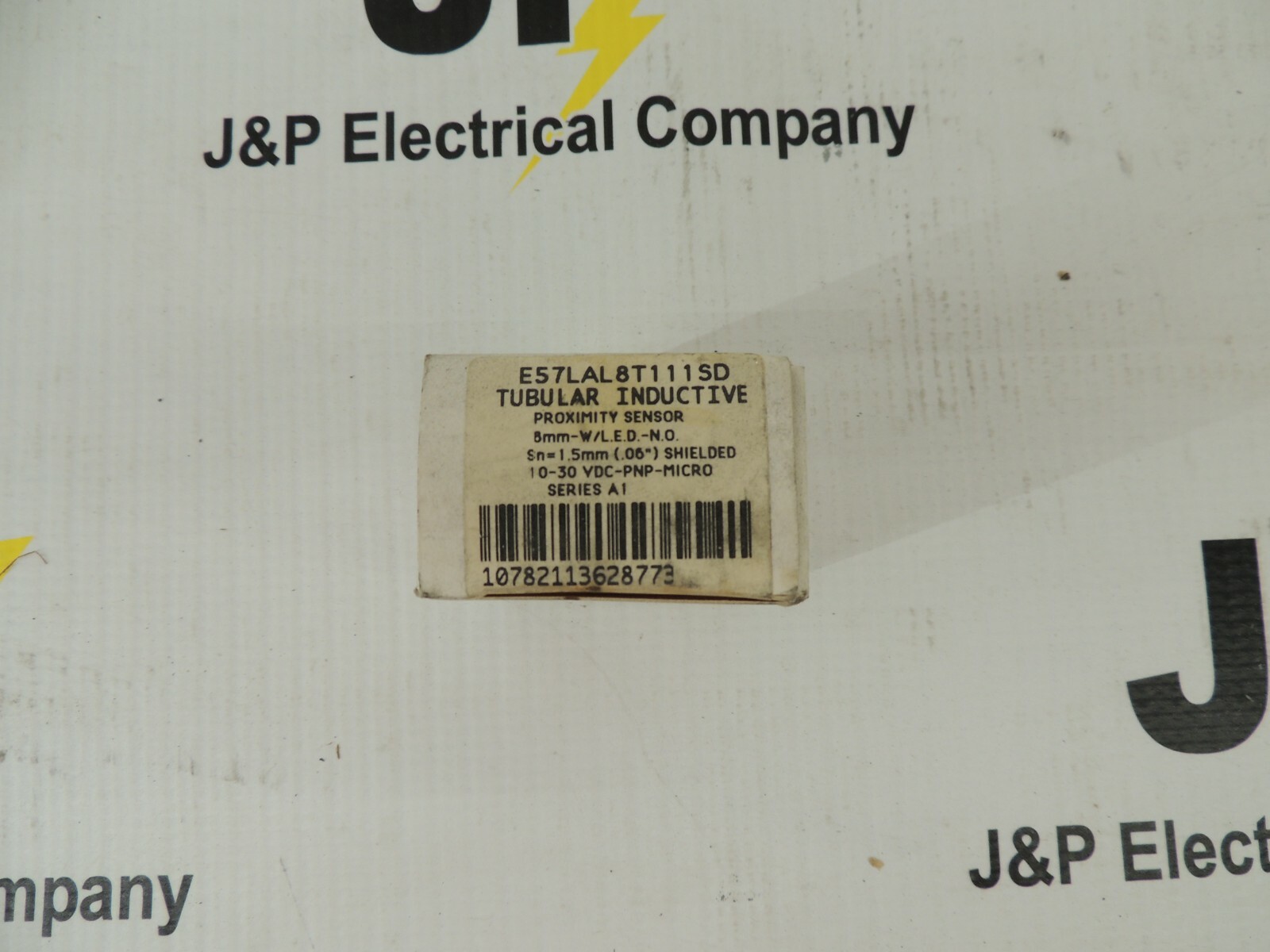 E57LAL8T111SD CUTLER HAMMER TUBULAR INDUCTIVE PROXIMITY SENSOR , NEW