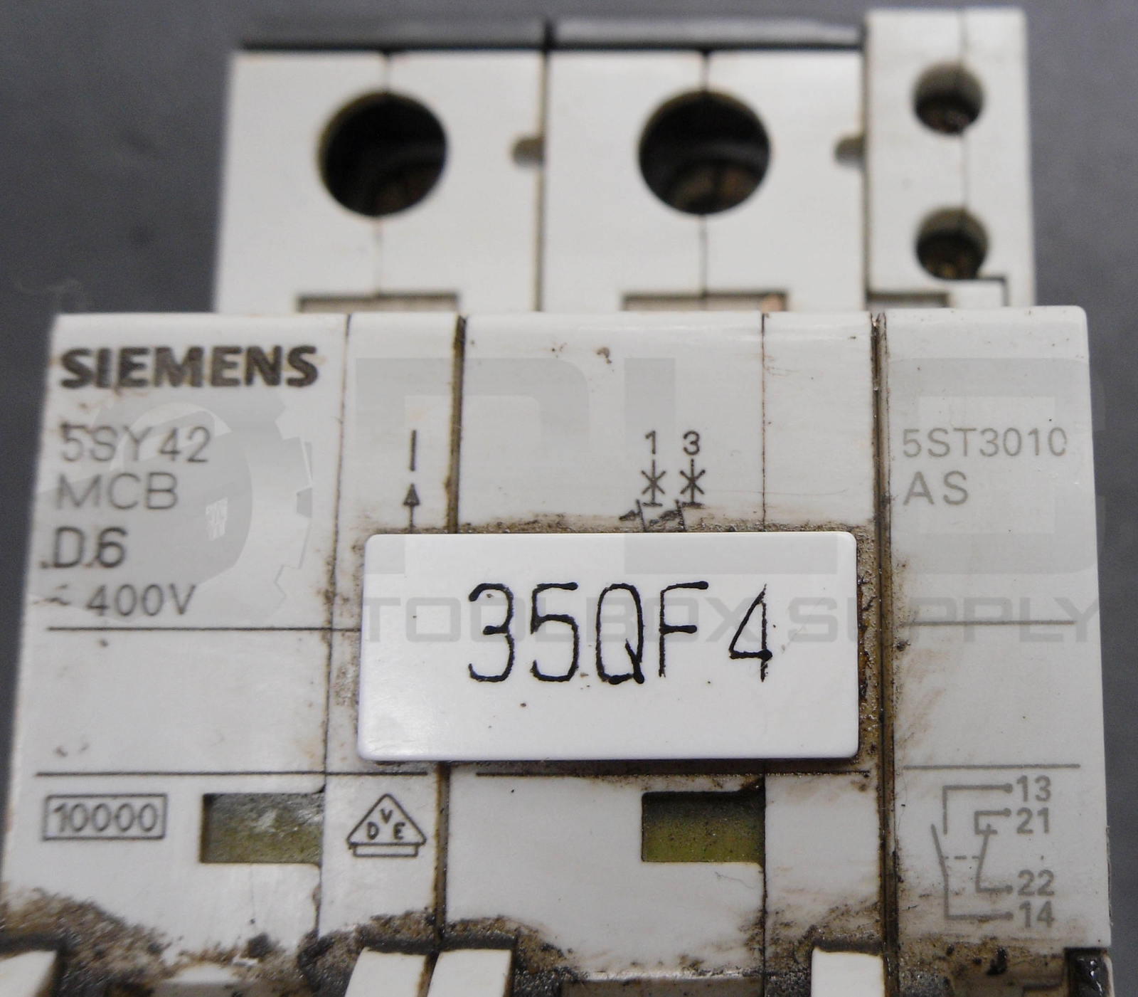 SIEMENS 5SY4206-8 CIRCUIT BREAKER 440V 6A W/ 5ST3010 AUXILIARY CIRCUIT SWITCH