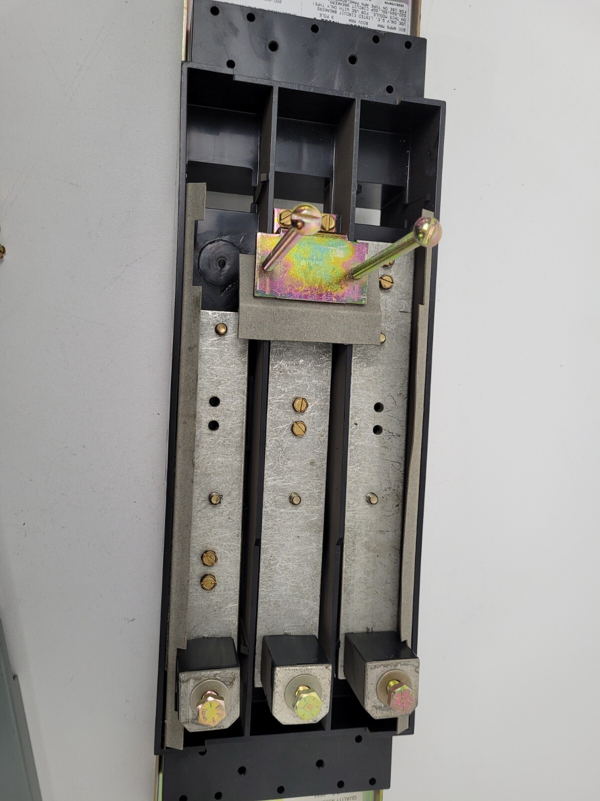 AMC3GMFP / AMC3GM GE Circuit Breaker Module 600A APN Panelboards 27″ Cover