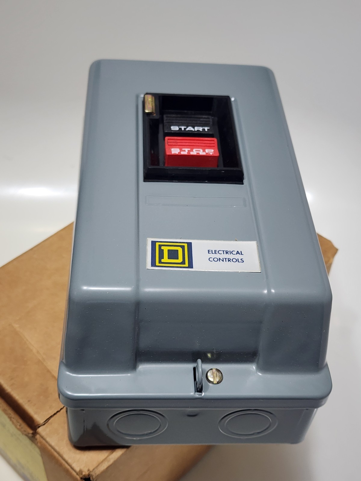 Square D 2510MCG3 Manual Starter, 3 Pole, 10Hp At 380/575Vac, 3 Phase