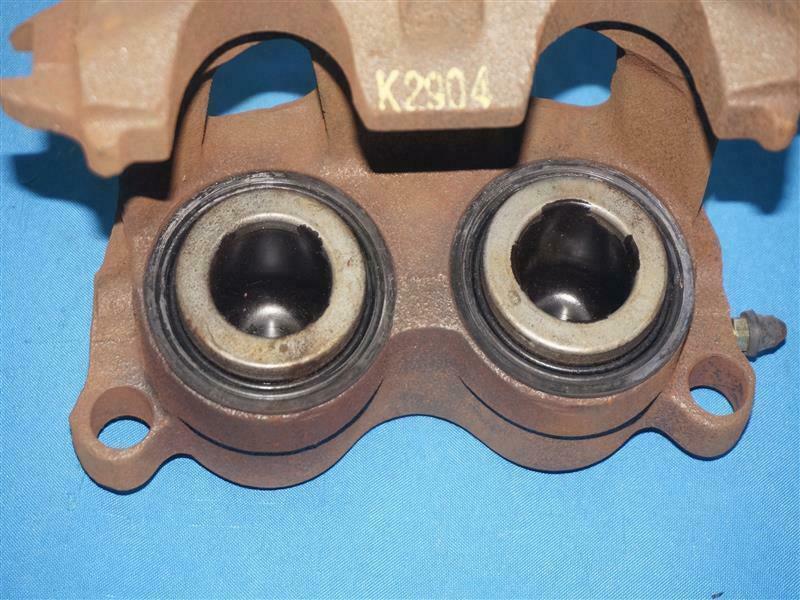 Ford F7TZ-2V120-AARM F7TZ2V120AARM Caliper NEW NOB