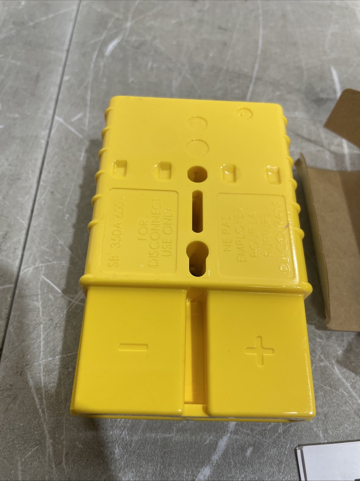 Anderson Power Products 6323G1 Plug – Battery Connectors – SB350A CONN 2/0 YEL