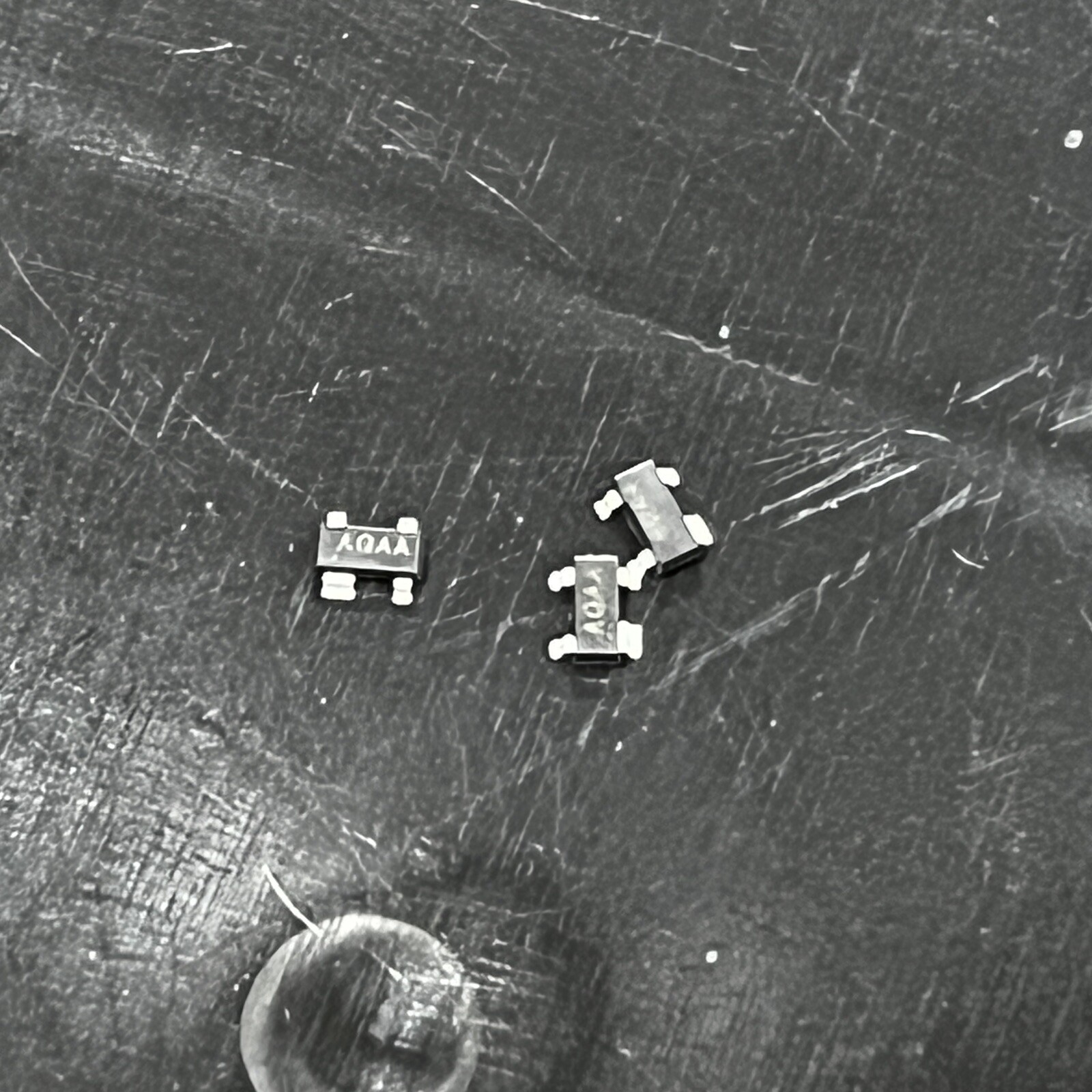 Maxim Integrated MAX811 SUPERVISOR IC 1 CHANNEL in SOT-143-4 Package