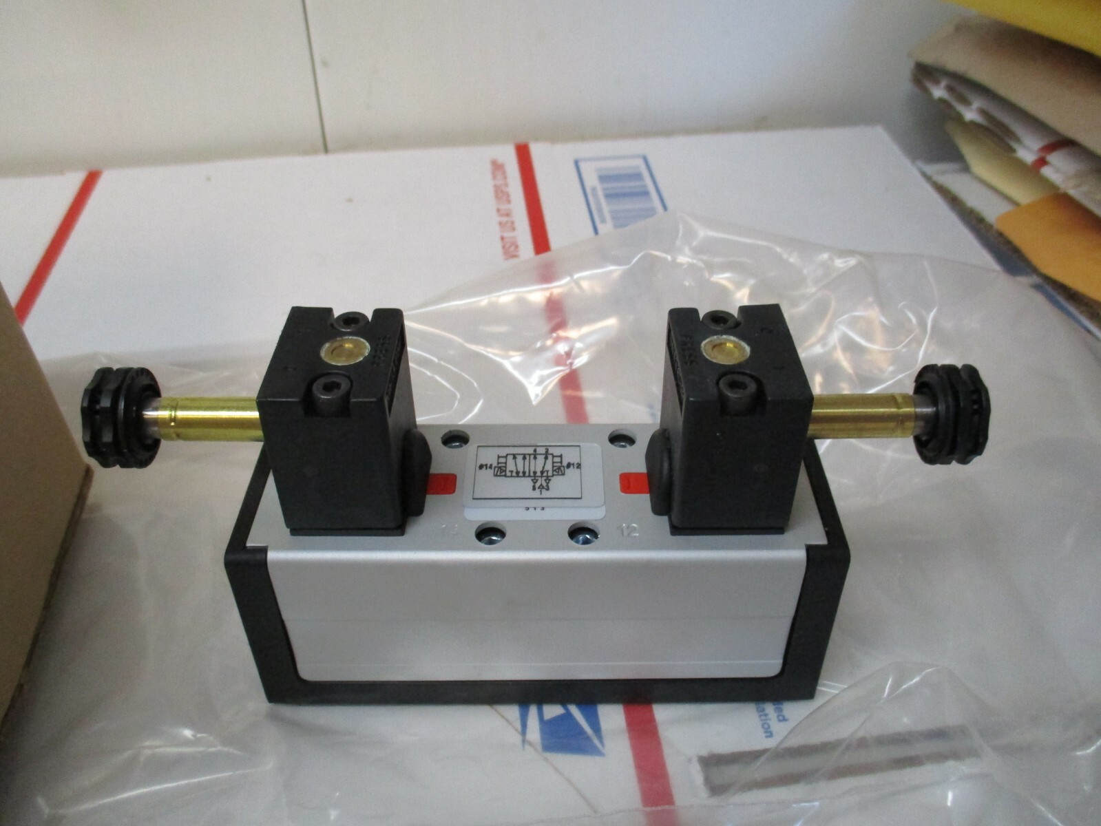 SPEEDAIRE SOLENOID AIR CONTROL VALVE 3FFX3 4 WAY 2 POSITION FAST/FREE SHIPPING