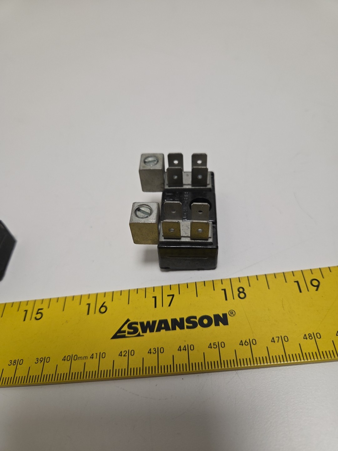 ElecTron EK 2 Pole Terminal Block W/ Spade Terminals Lot Of 4 NOS