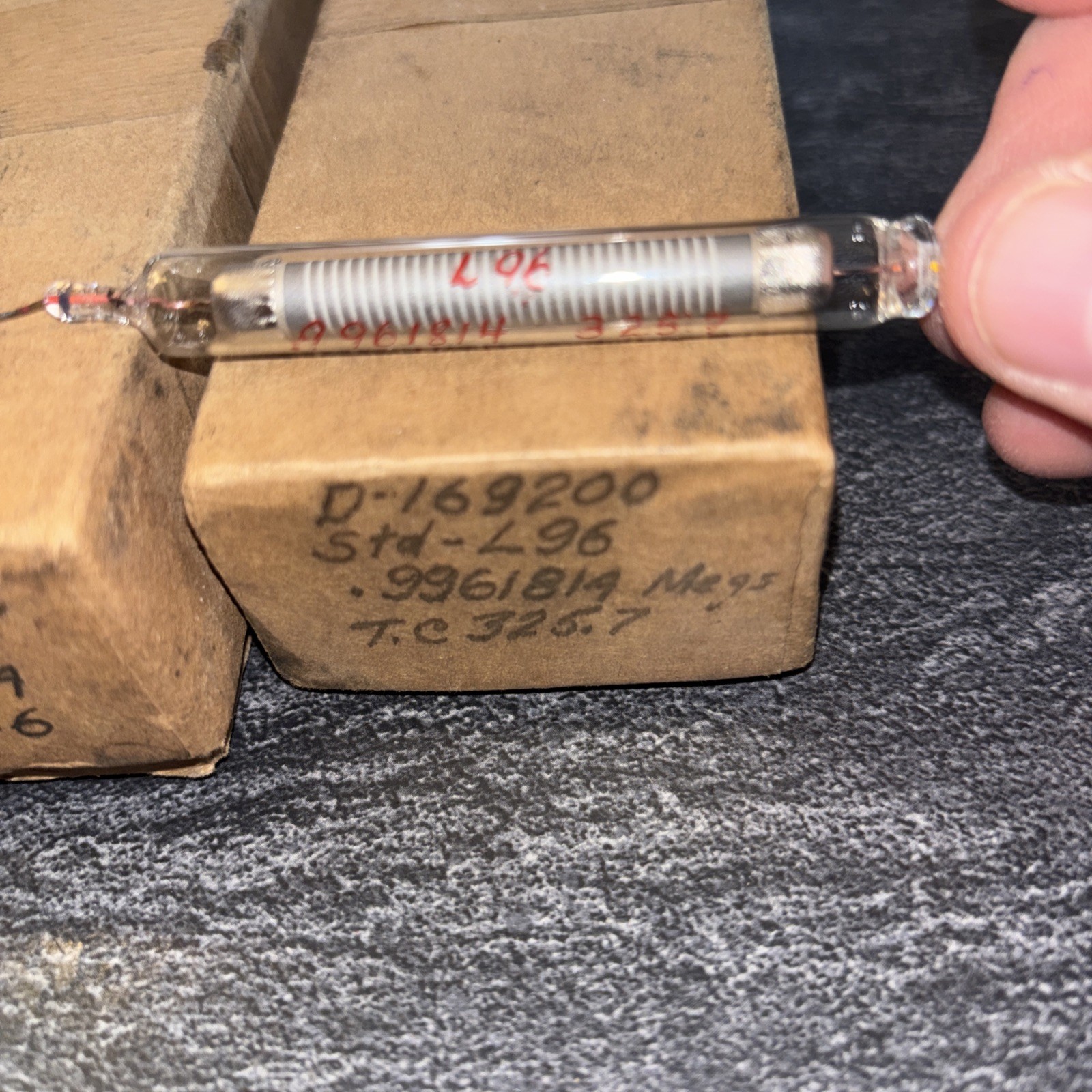 VINTAGE LOT OF 2 GLASS HIGH VOLTAGE RESISTOR L45 L96 Unknown Maker LOC Z