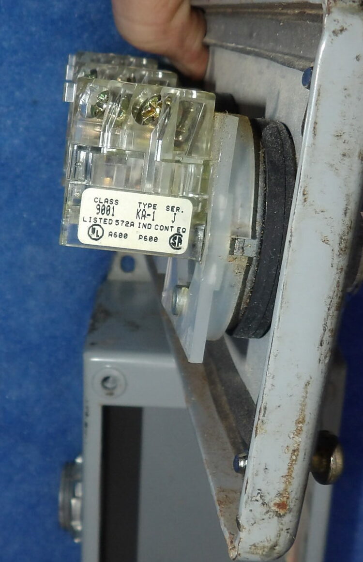Hoffman E-3PB 9001 KA-1 SERIES J Pushbutton Switch + 1 Year Warranty