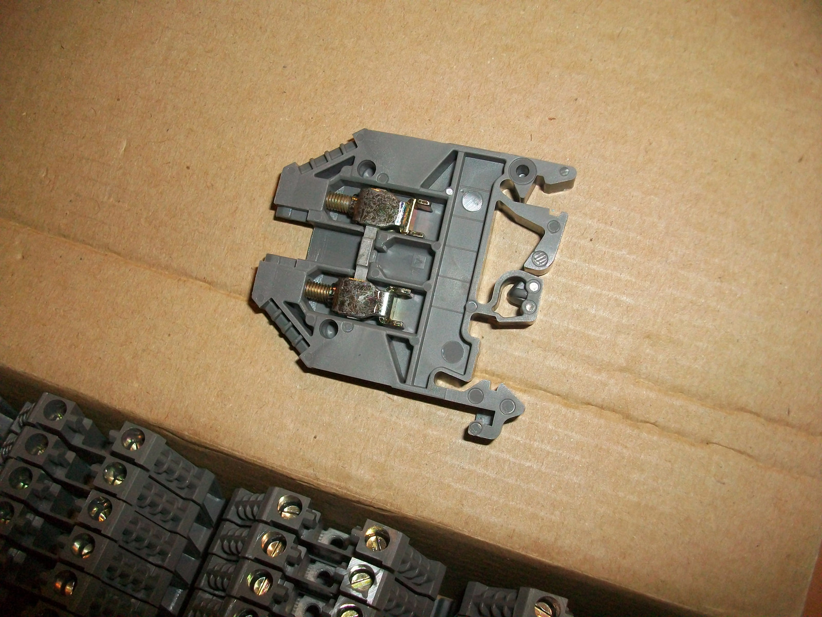 68pc Cutler Hammer Terminal Block C383RK254 NEW IN BOX