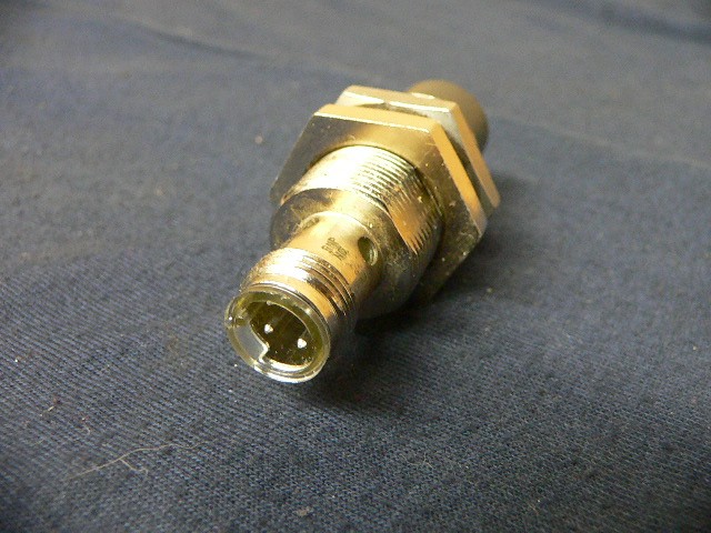 Omron E2a-M18kn16-M1-B1 M18unsh Npb 16Mm Pnp No M12