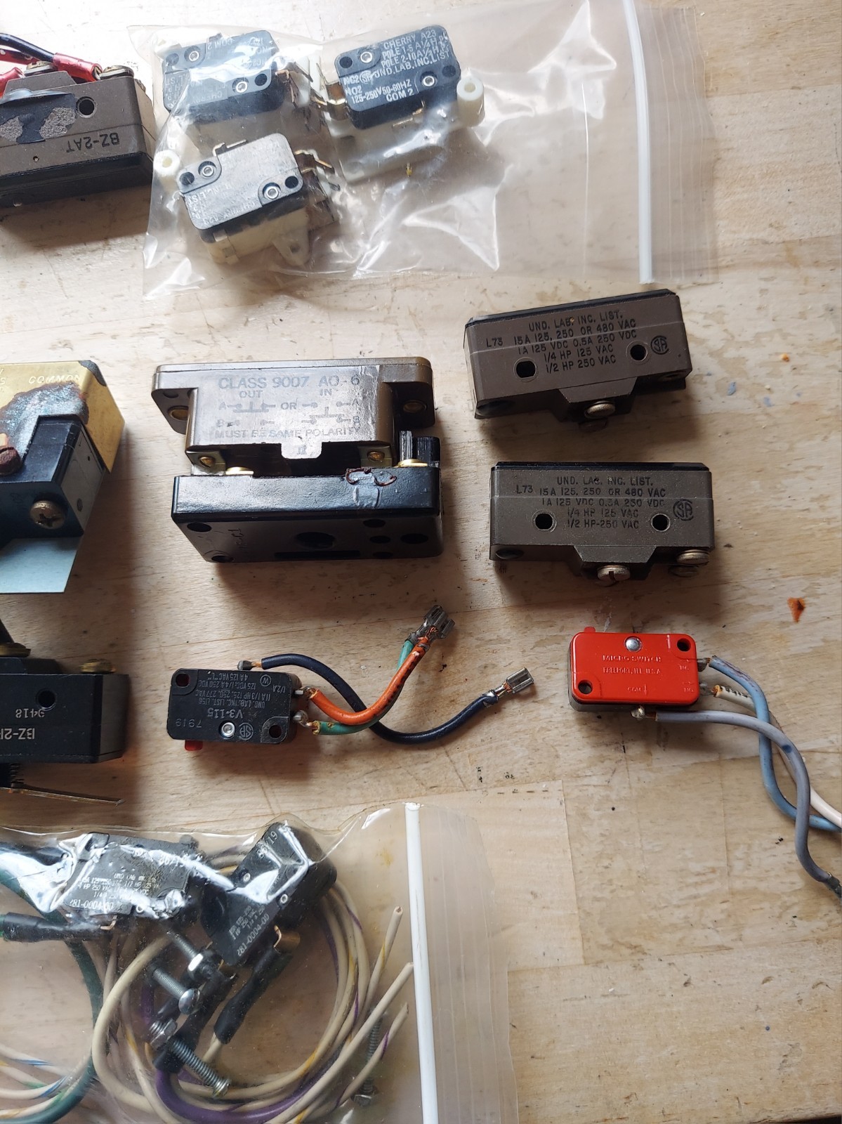 Micro Switch Lot. Electrical Swirch Lot Various Manufacturers. Lot See Photos