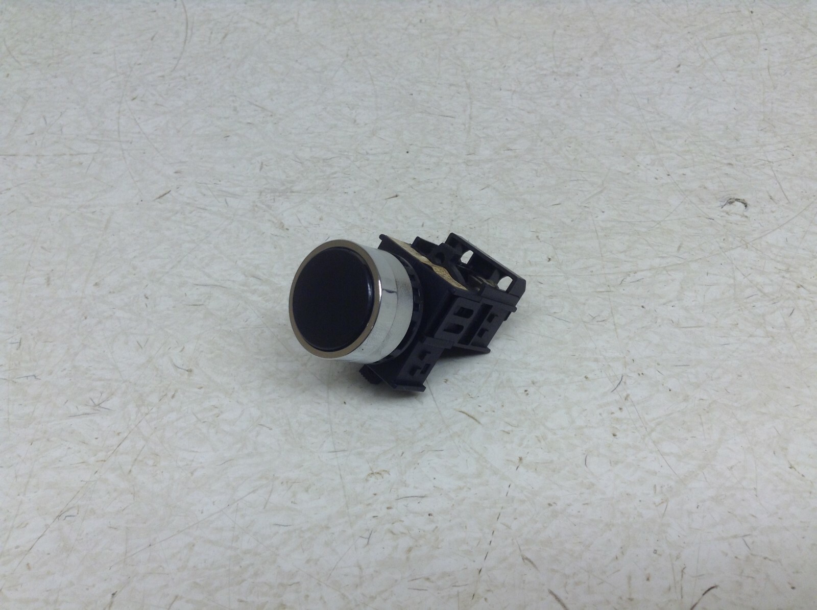 Maruyasu HP22-10B Black Push Button HP2210B (TSC)