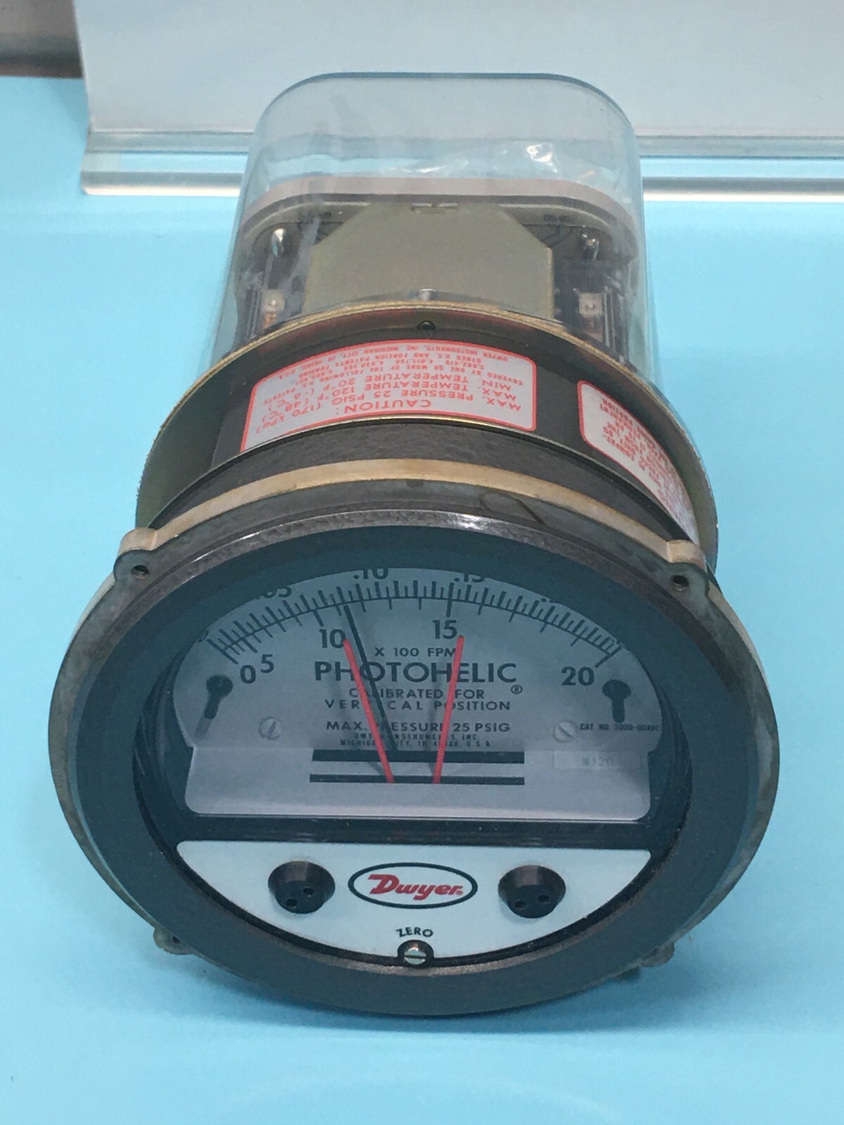 Dwyer Photohelic Series 3000 Pressure Switch/Gage, 160440