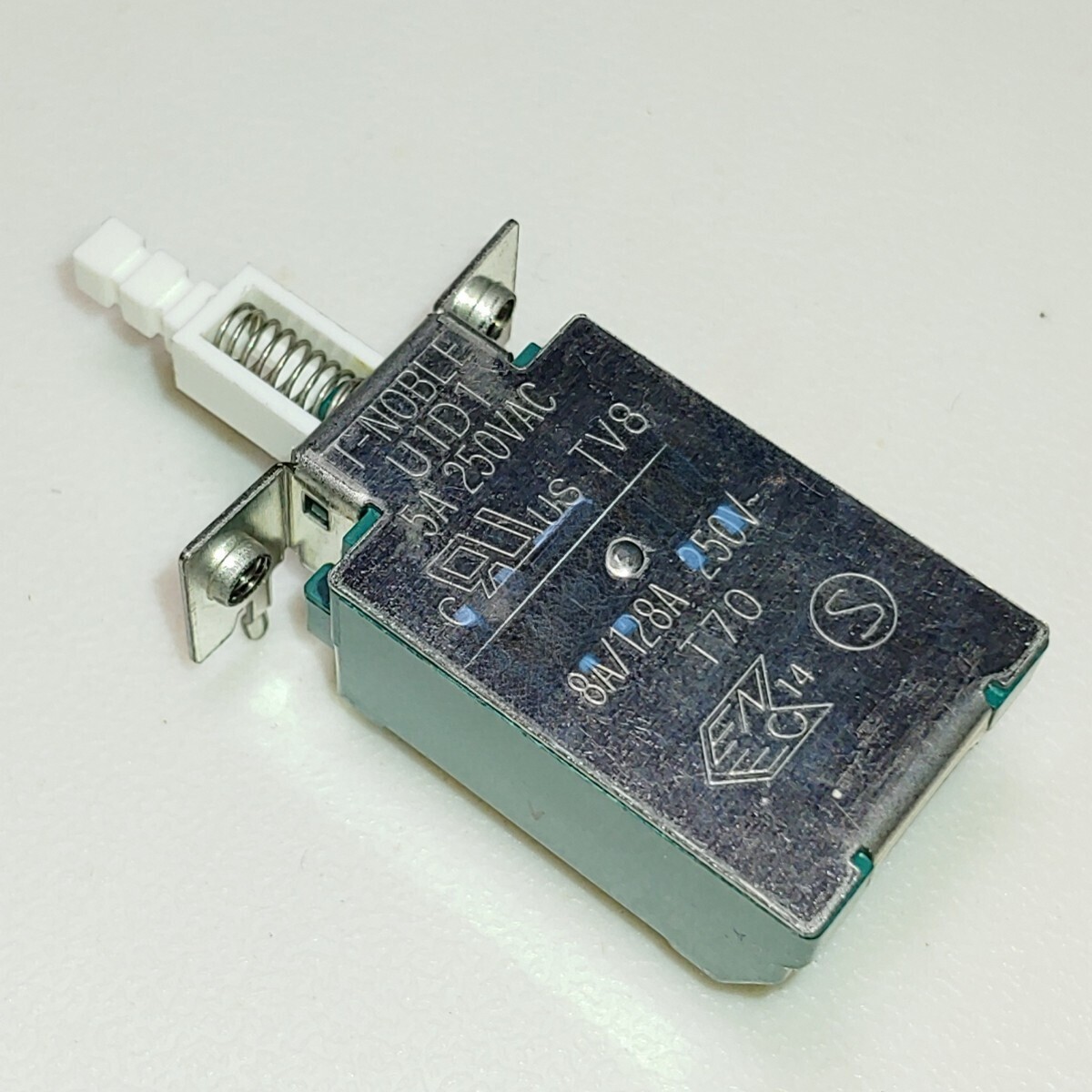 1PC Pushbutton Switch 4 Pins ON-OFF Maintained U1D1 5A 250VAC