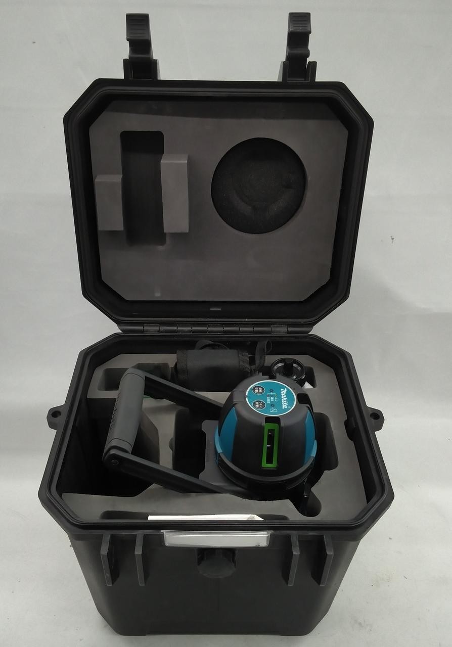 Makita SK313GD Laser Marker Green Laser Telescoping Tripod Indoor/Outdoor