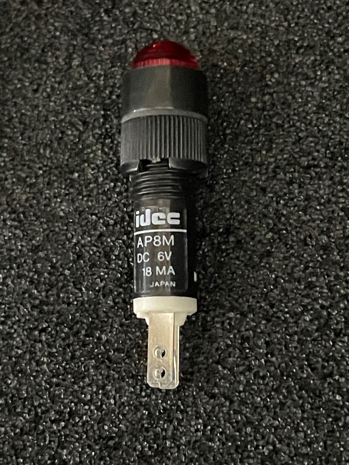 1pc Idec AP1M DC6V 8mm Red LED Indicator Light **NOS