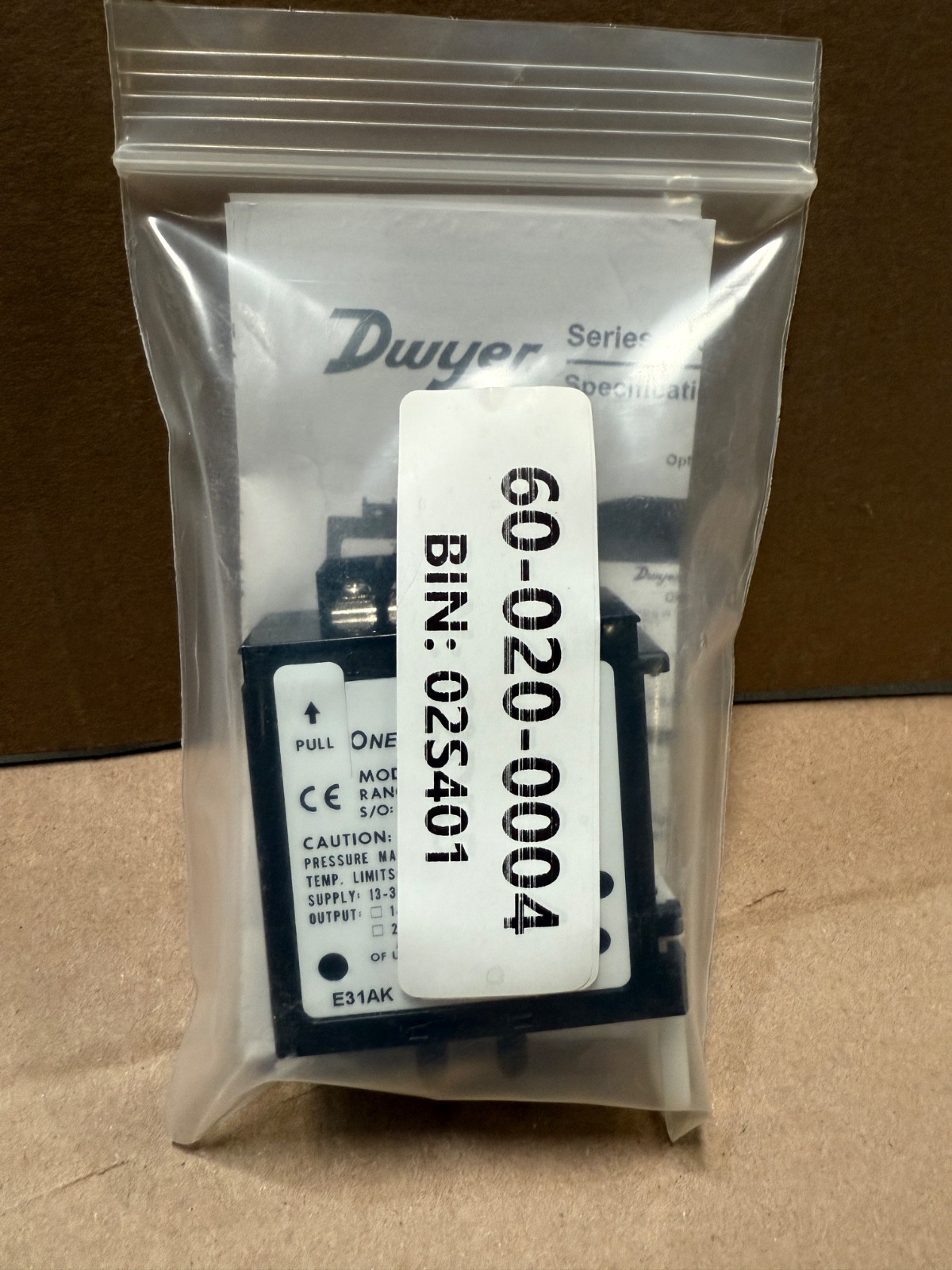 DWYER 616KD-B-00-V Pressure Transmitter NEW