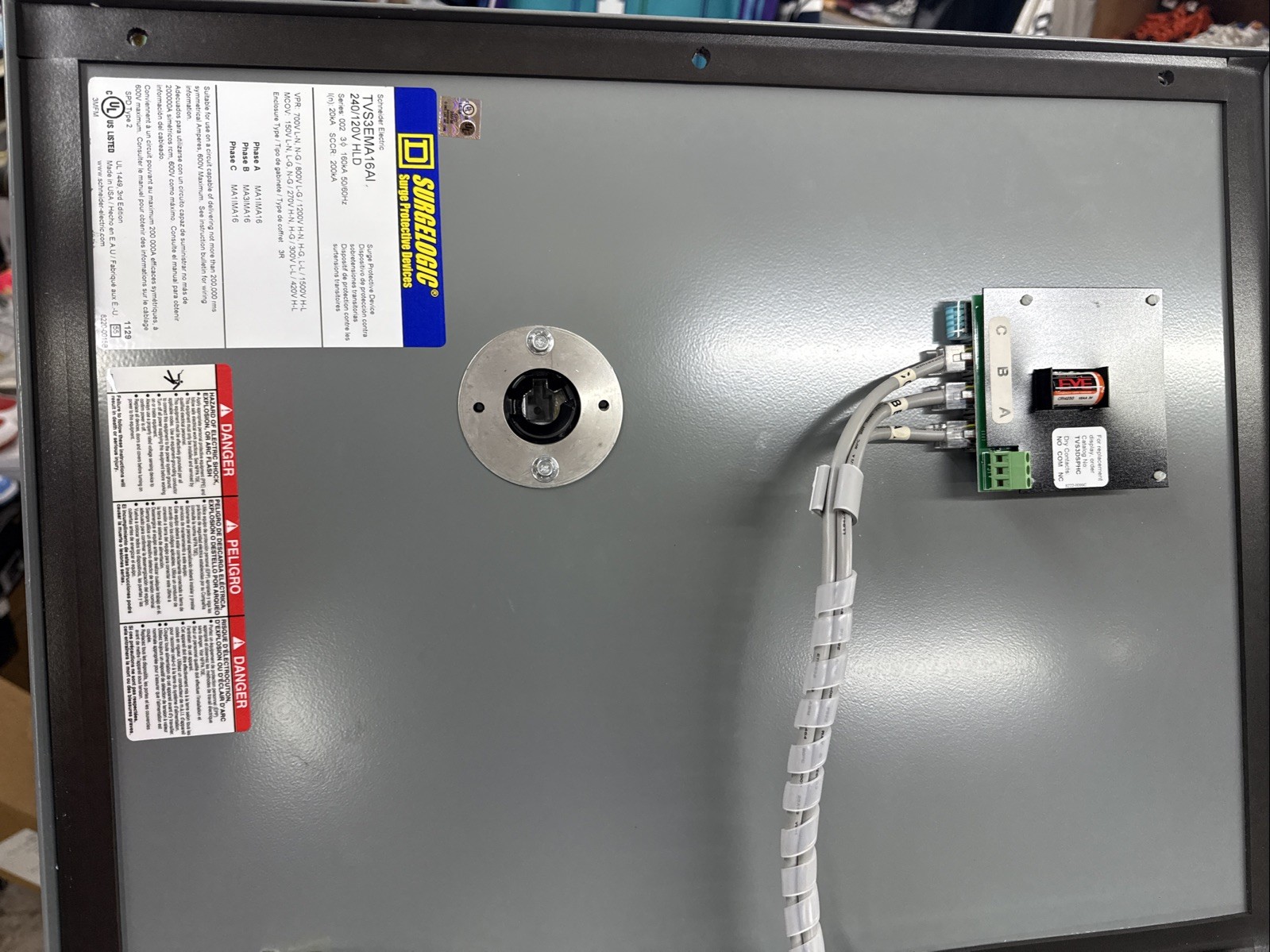 New SQUARE D TVS3EMA16AI Series 002 Enclosure Surge Protector 3-MA1IMA16 240/120