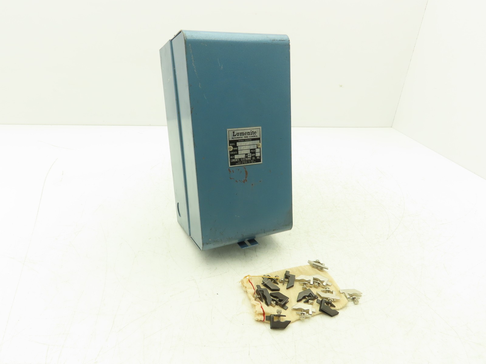 Lumenite Electronic W-222N Automatic Time Control 7 Day 220V 60Hz 15 Amp Vintage