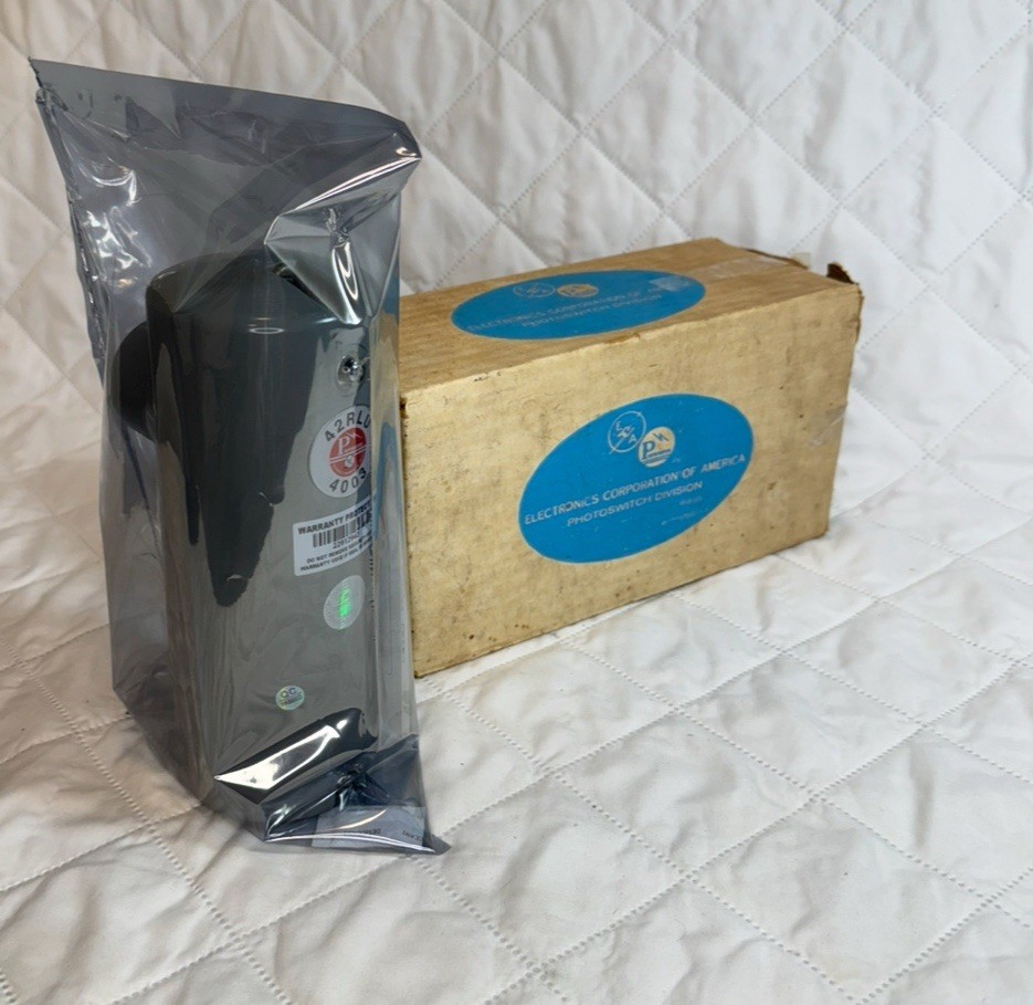 ALLEN BRADLEY 42RLU 4003 PHOTOELECTRIC SENSOR 42RLU403 RETROSPECTIVE CONTROL