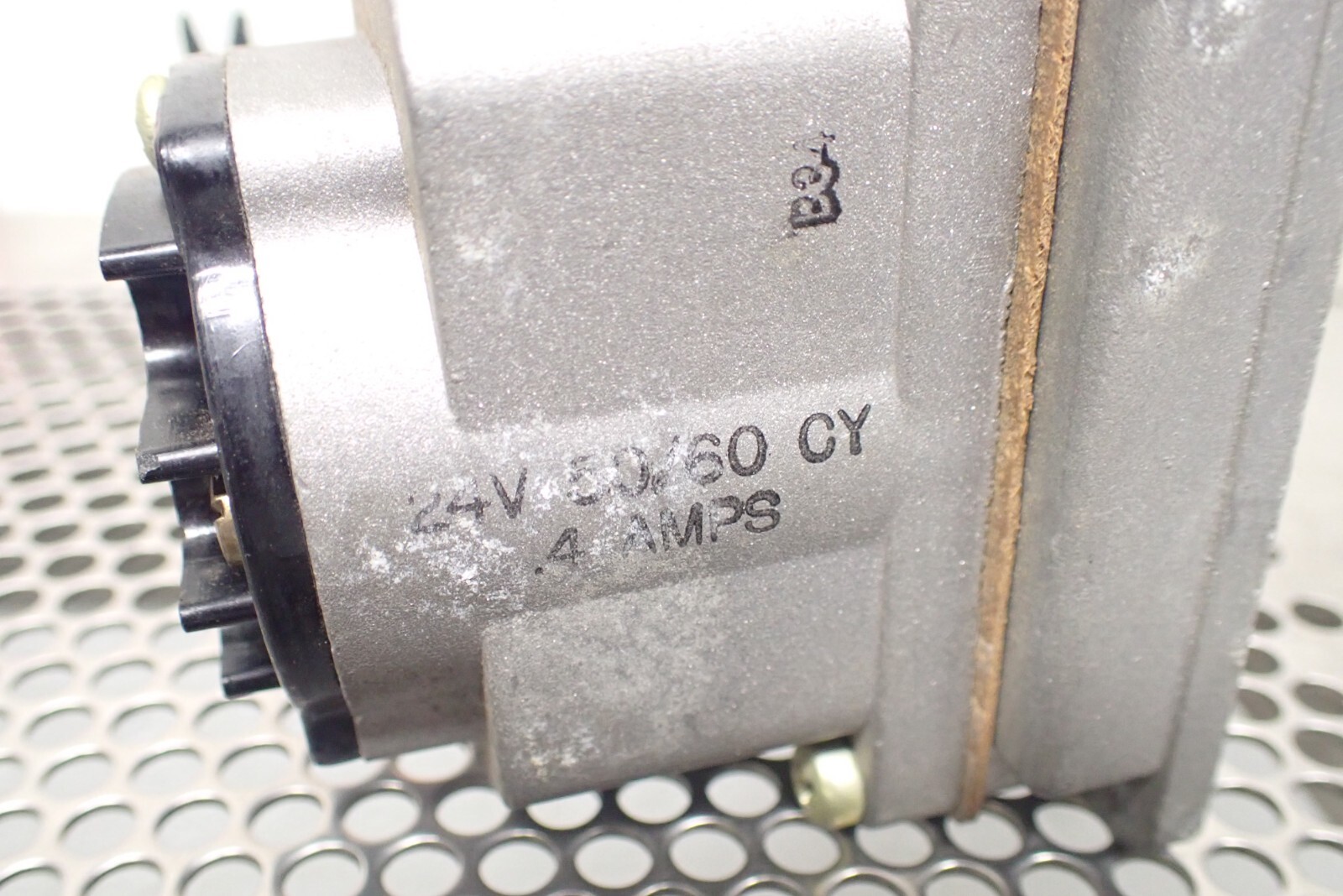 ESSEX 21031 24V 50/60Cy .4A Used With Warranty See All Pictures