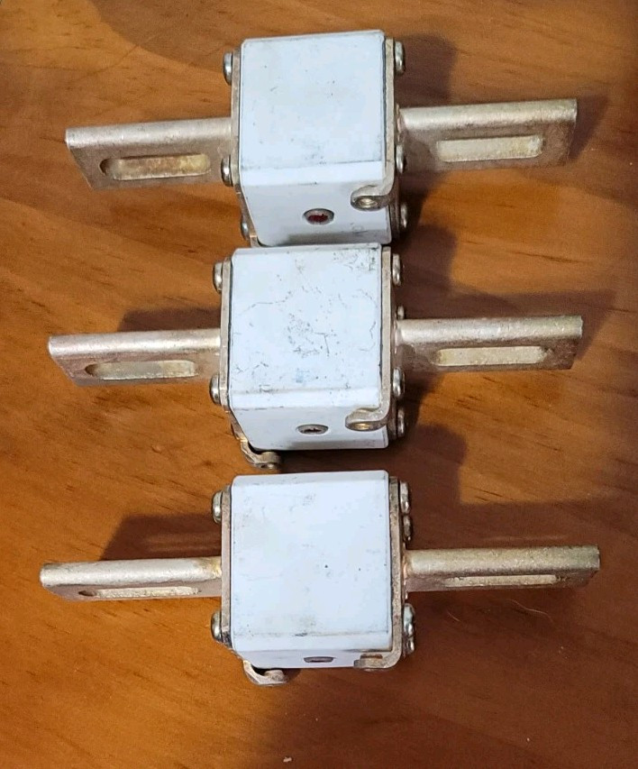 Mersen Ferraz Protistor Semiconductor Fuse J300135 700V AC 315A One Fuse