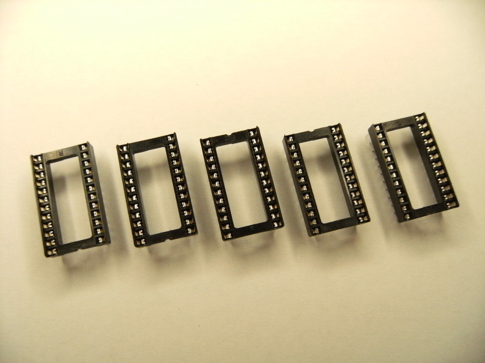 5x Pack Lot DIP24 Wide DIP IC Sockets 24 Pins 2 Rows 12 Pins Each Sides Circuit