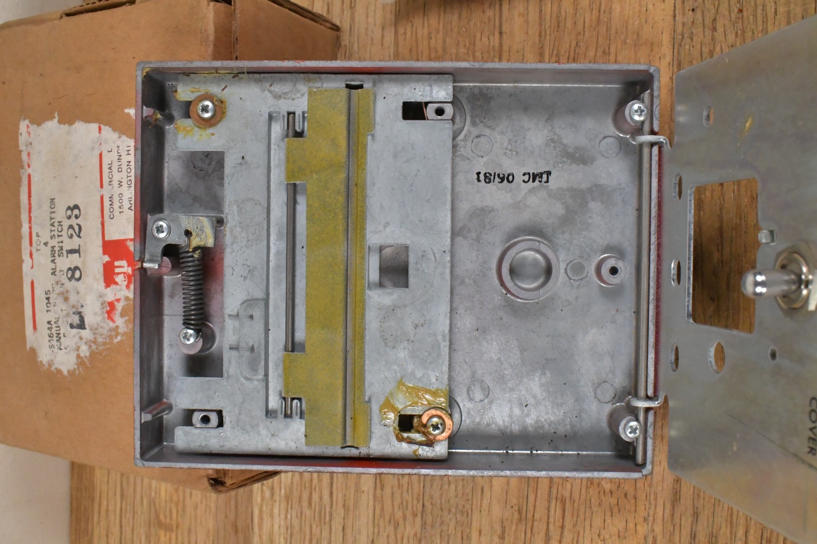UNUSED IN BOX VTg Honeywell S464A Metal Pull Down Fire Alarm