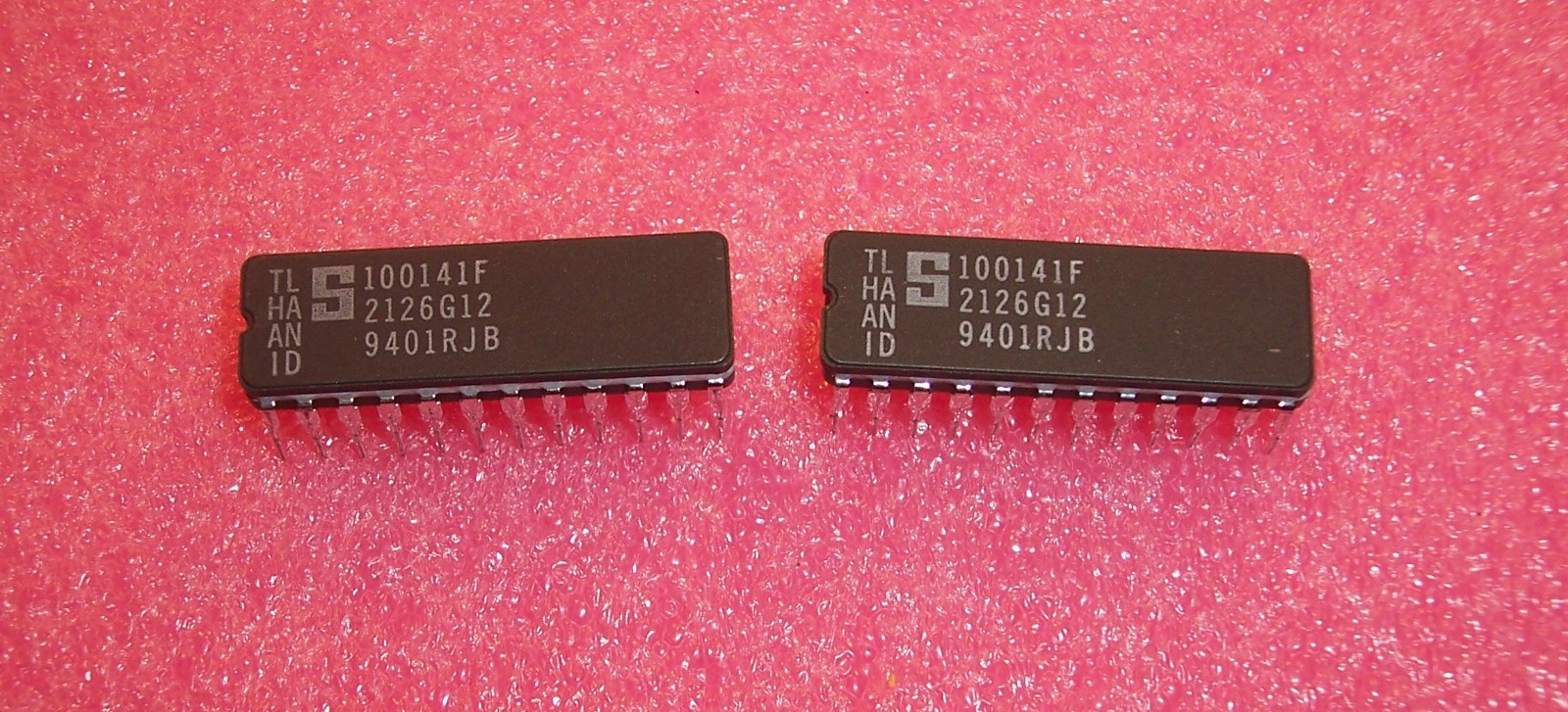 QTY (5) 100141F SIGNETICS 24 PIN CERAMIC DIP SHIFT REGISTER NOS 100141DC CROSS