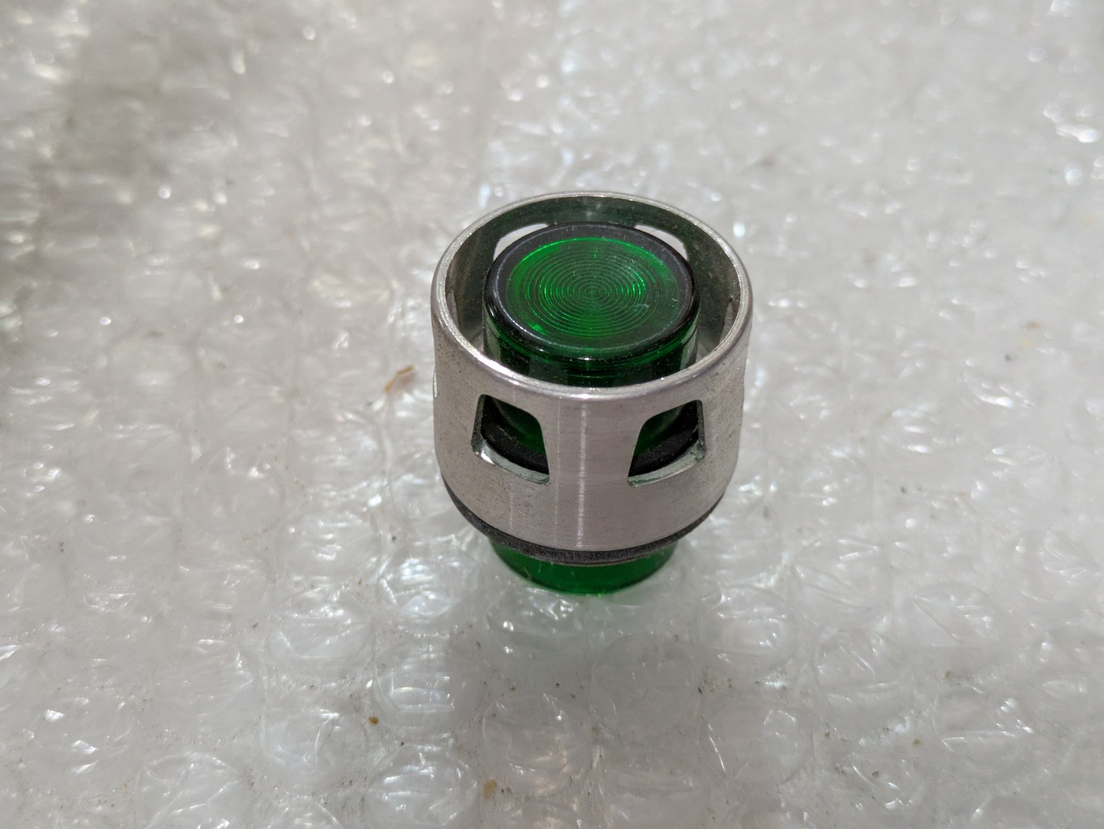 GE CR2940UW200J Heavy-Duty Oiltight Green Illuminated Push Button Cap Guard