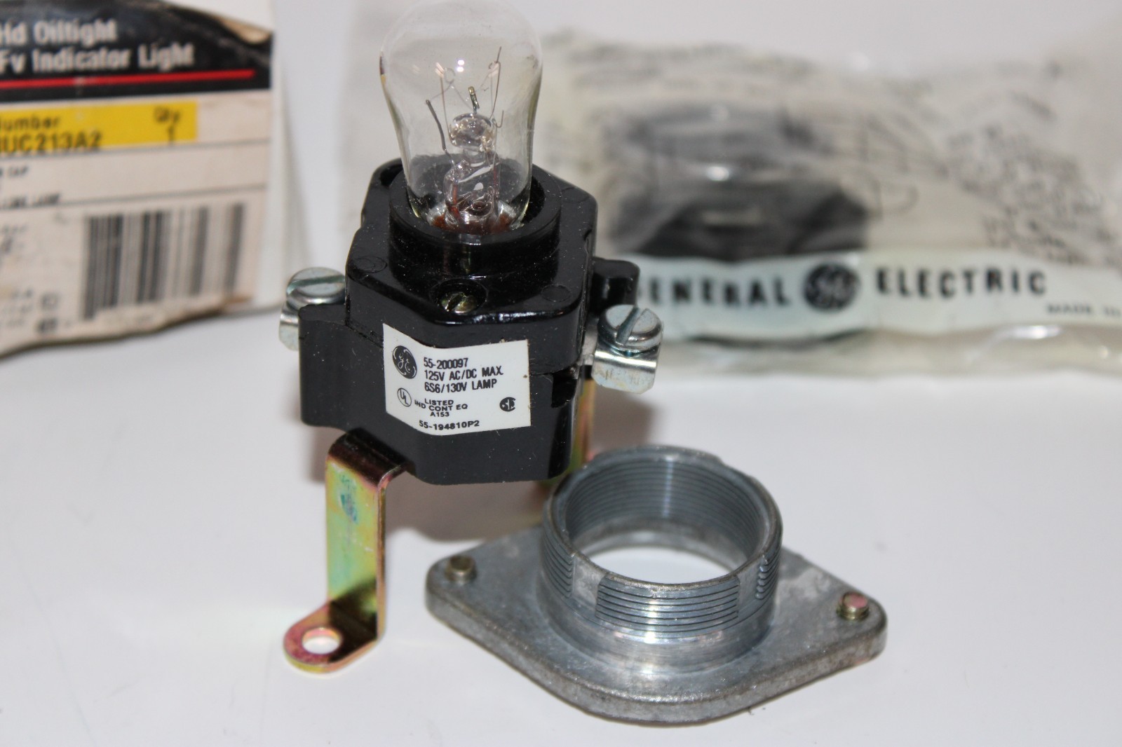 NEW IN BOX GENERAL ELECTRIC CR2940UC213A2 HD OILTIGHT INDICATOR LIGHT