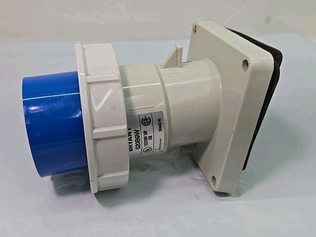 Bryant 520B9W Pin & Sleeve Male Flanged Inlet 120/208v 20A
