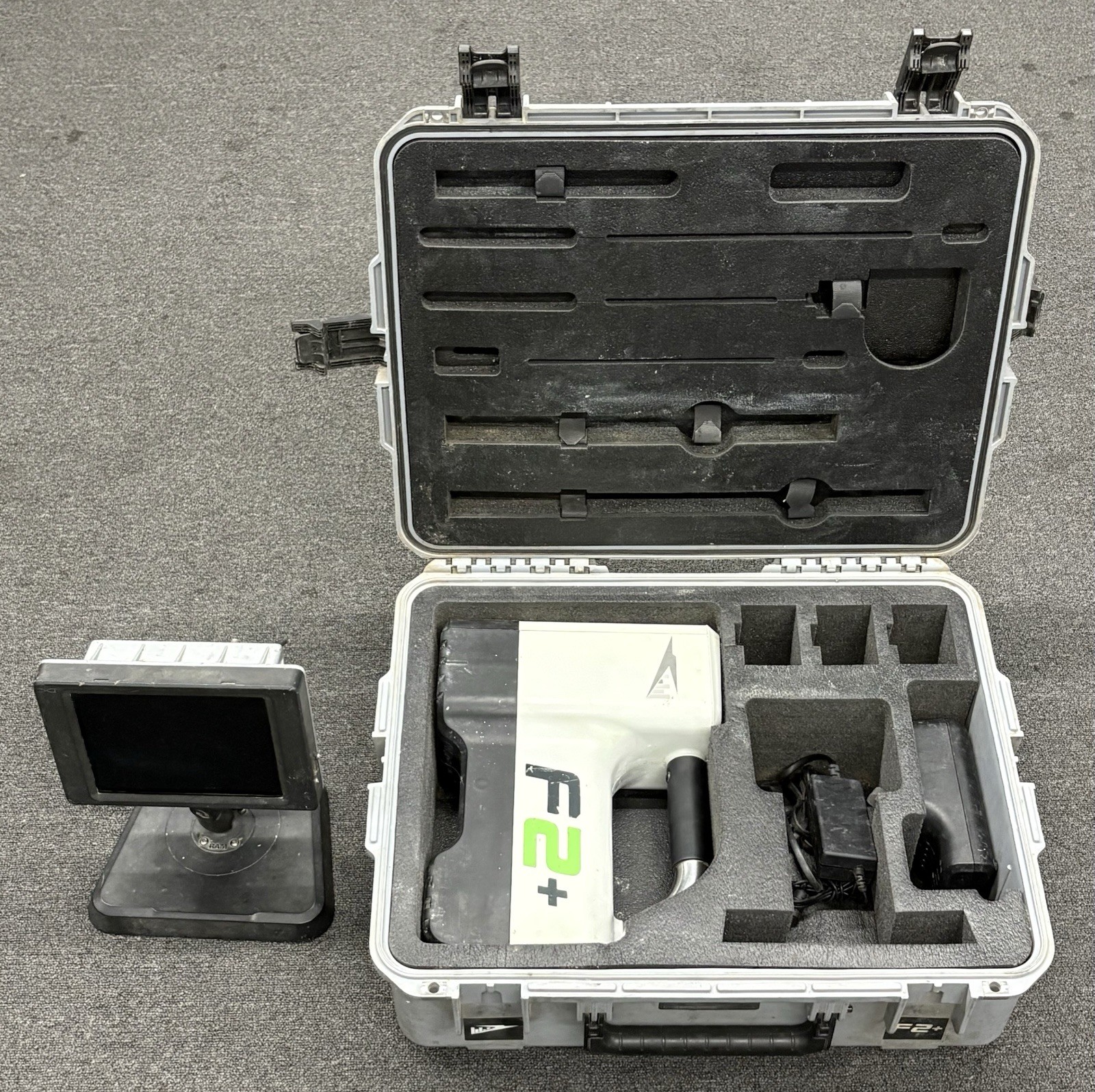 DigiTrak Falcon F2+ Locator System w/ Aurora AF8 Display Case Batteries Charger