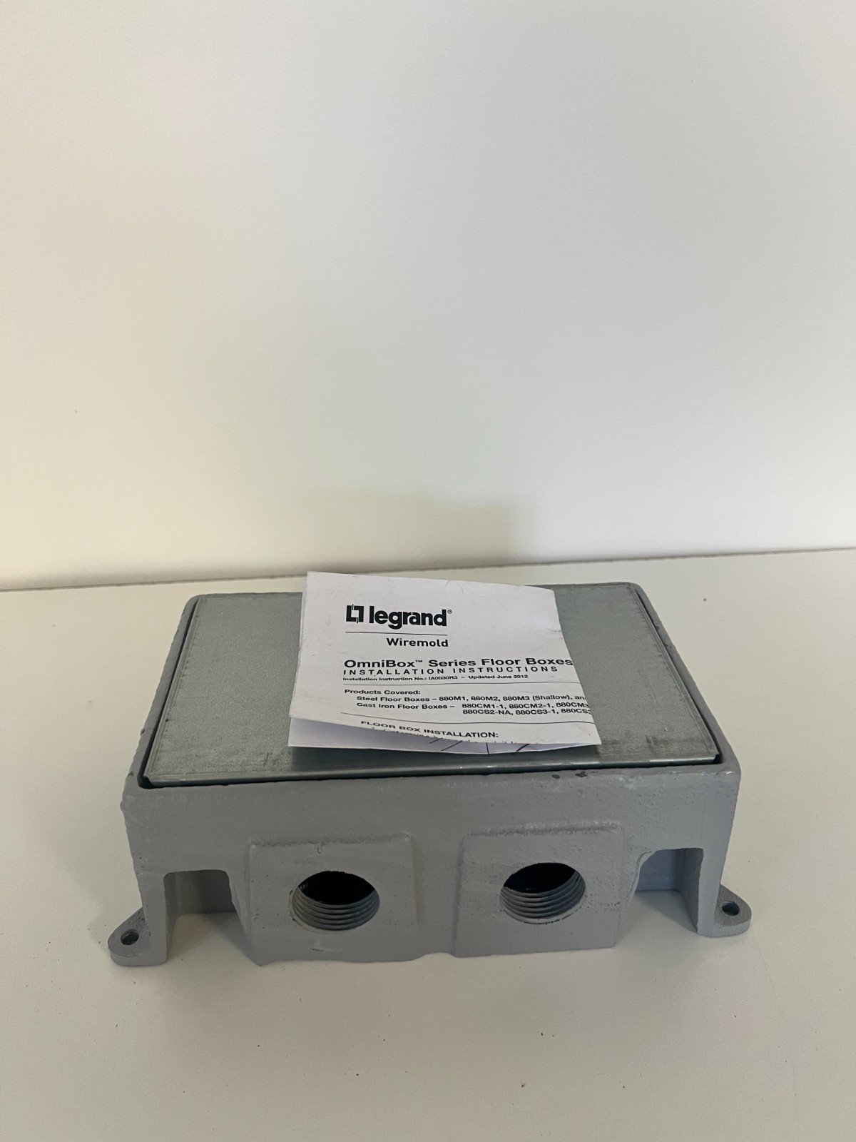 Wiremold 880CS2-1, Iron, 6-Knockout, 2-Gang, Fully Adjustable, Floor Box, GRAY