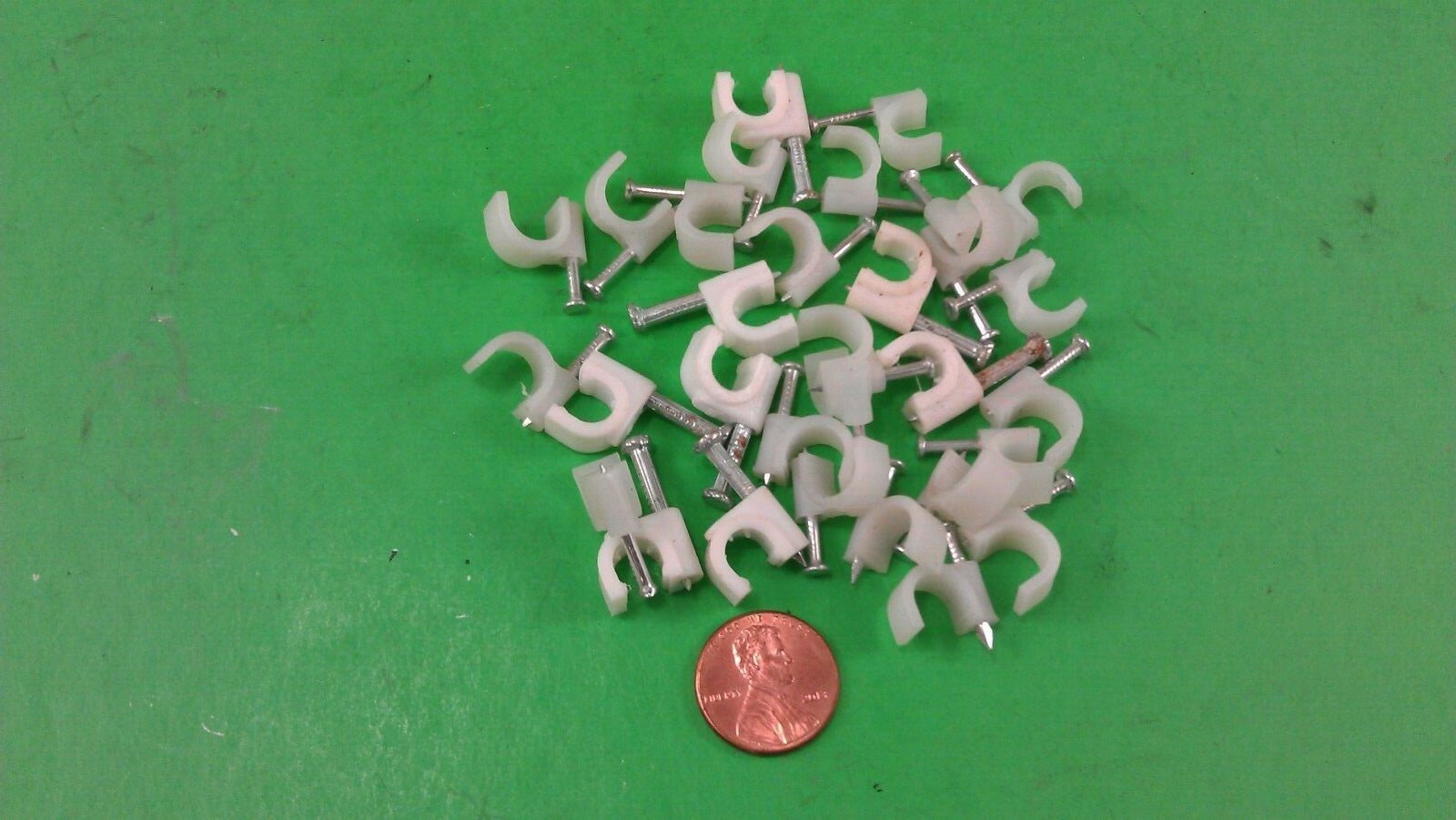 CIRCLE CABLE (UP TO 1/4″ DIAMETER) CLIPS WITH STEEL NAIL, COUNT 54