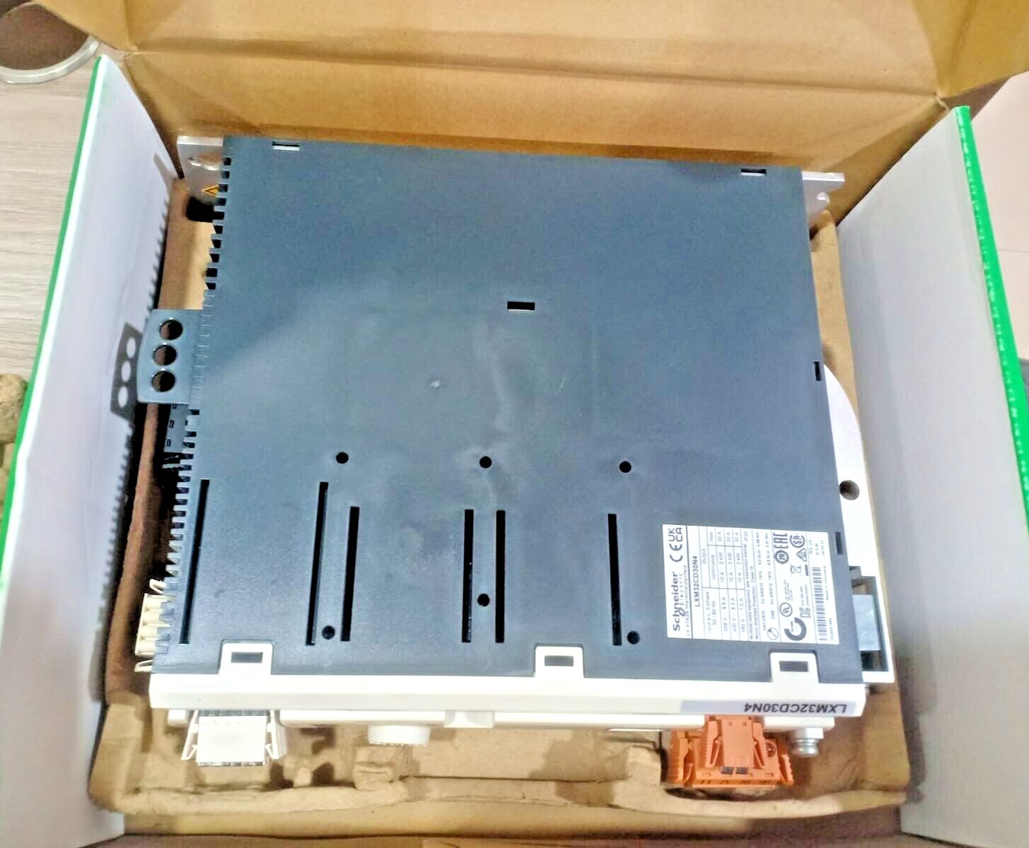 LXM32CD30N4 SCHNEIDER motion servo drive, Lexium 32,30A,208to480V, 3kW-Brand New