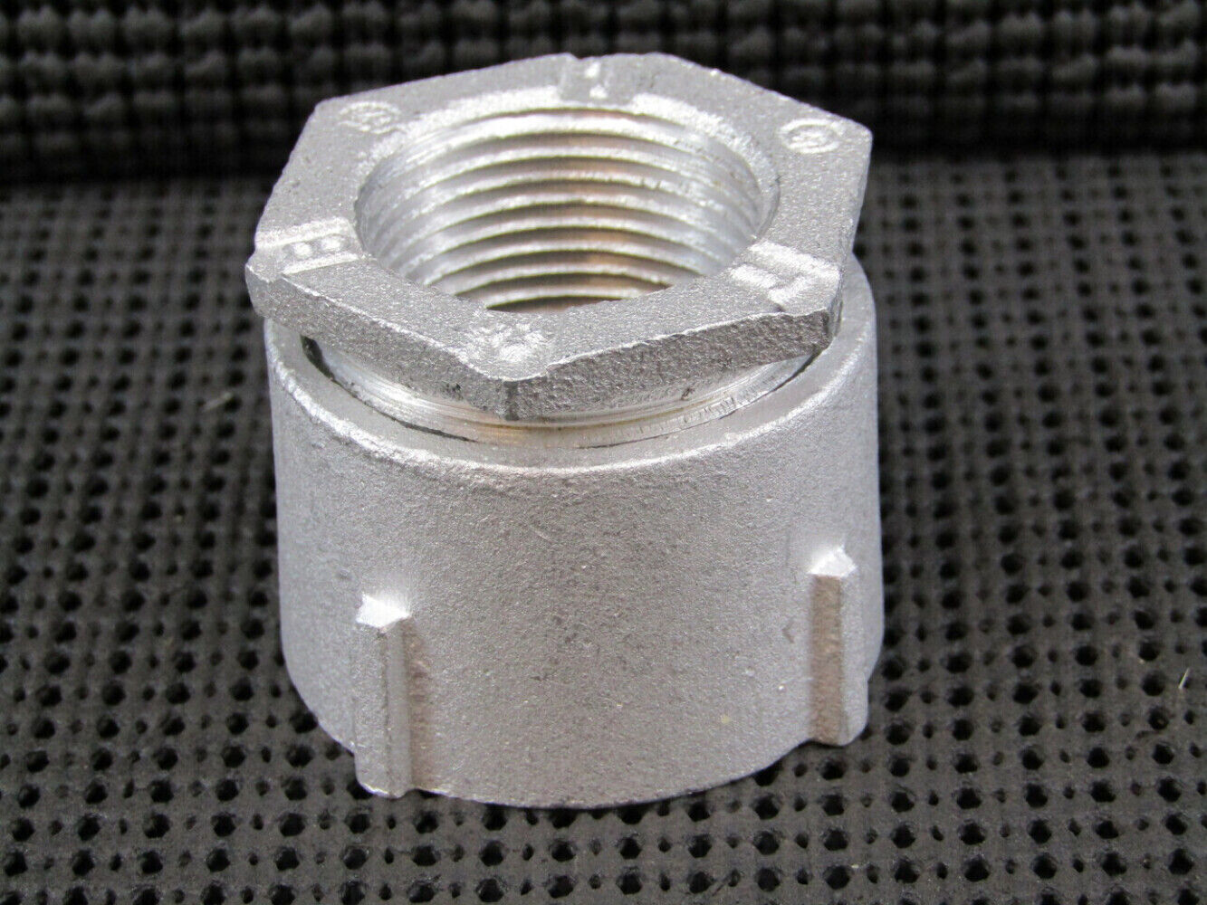 Thomas & Betts 677AL 1″ Aluminum Erickson Coupling For Rigid Metal Conduit