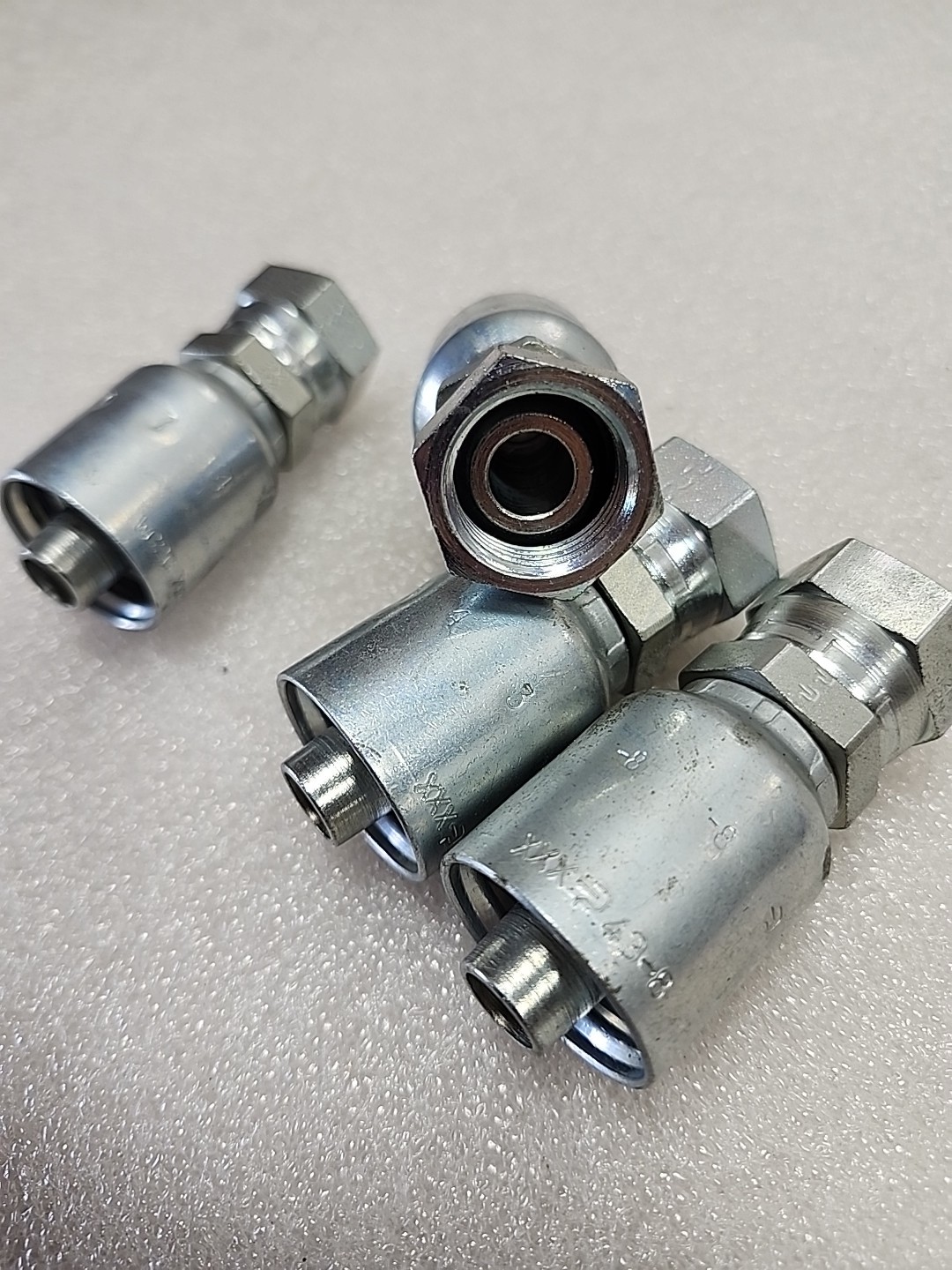 Parker 10743-8-8 Fitting 1/2″ Hose X 1/2″ Female Swivel (4 Pieces)
