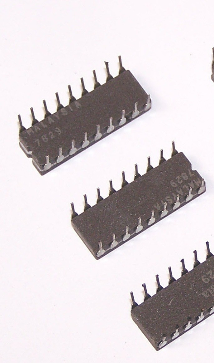 3- Vintage Intel MD2147/B 7832 14A37 Malaysia 2147 4096 SRAM RAM Cer 18 Pin DIPs
