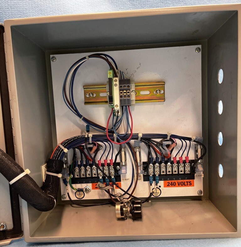 RODIX FEEDER CUBE FC-99 PLUS 121-8580 240 VAC 50/60 HZ