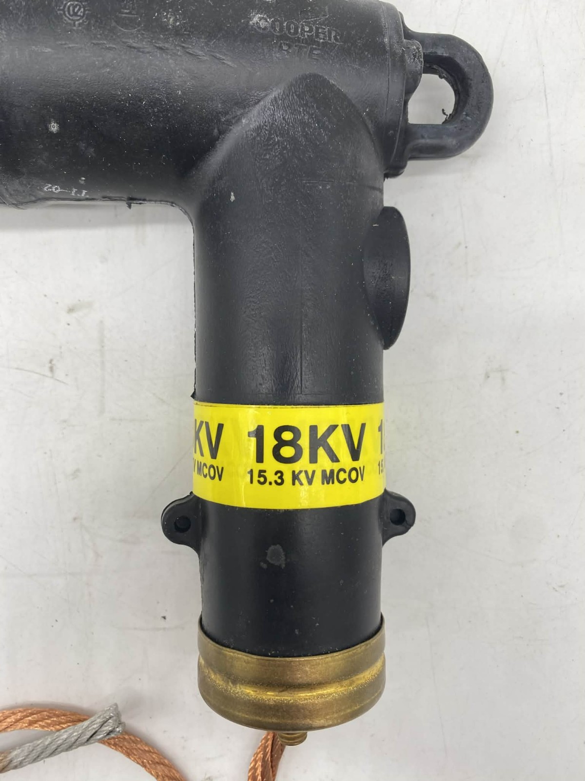 Eaton Cooper M.O.V.E 18kV Arrester Elbow 15.3 MCOV 3238018C18M (New Old Stock)